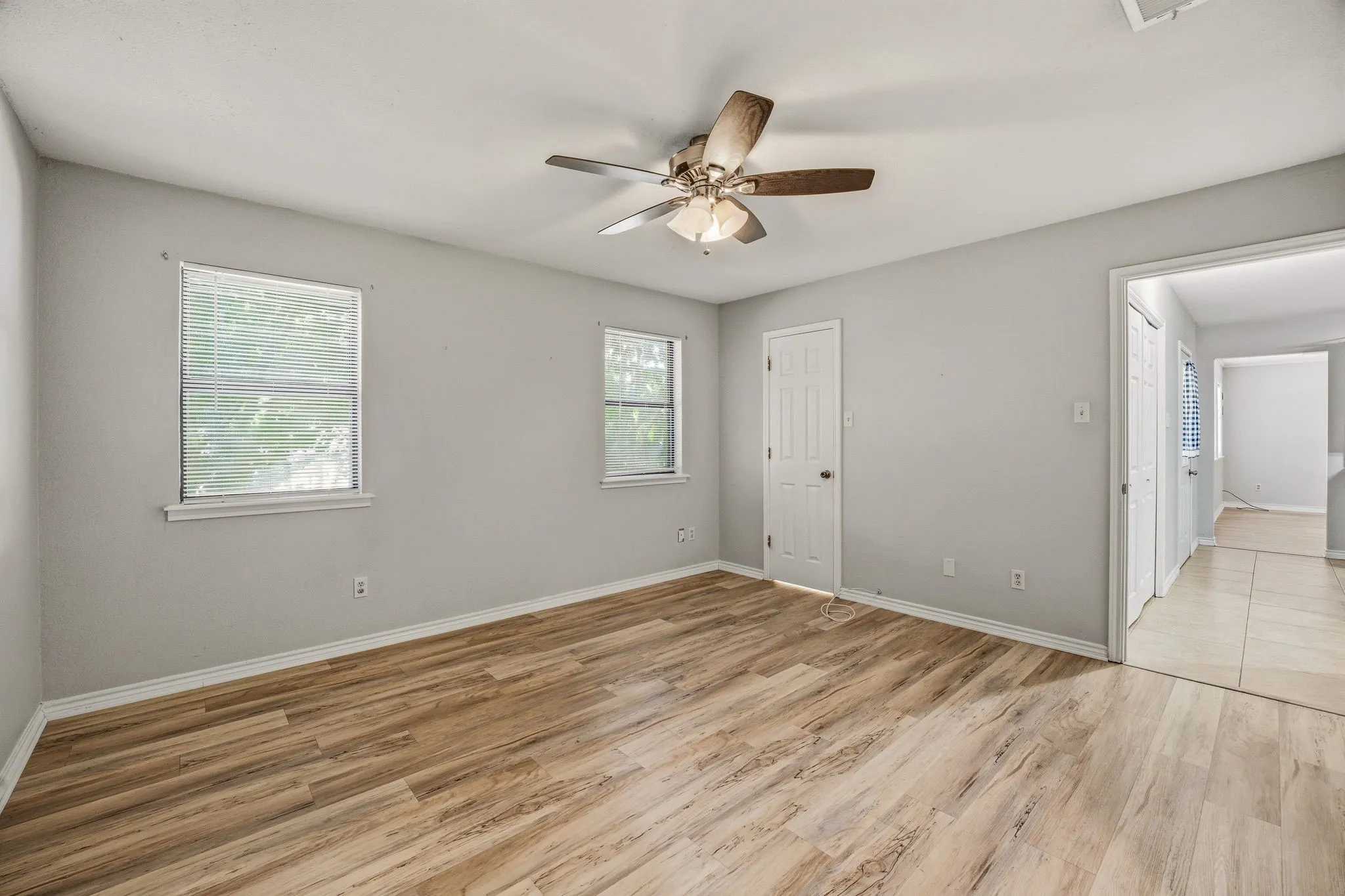 Single Family Residence For Sale in Erath County , 1407 Inglewood Drive, Stephenville, Texas 76401, 3 Bedroom, 2 Bathroom, 2 Garage spaces, 1,635 Sqft, built in 1985, Preowned, mls#21050620, Real Estate Agent in Stephenville, Homes For Sale in Erath county, Homes For Sale in Stephenville, Realtor in Stephenville Texas, Real Estate Brokerage Independent Realty Texas, Luminita Cordes Realtor