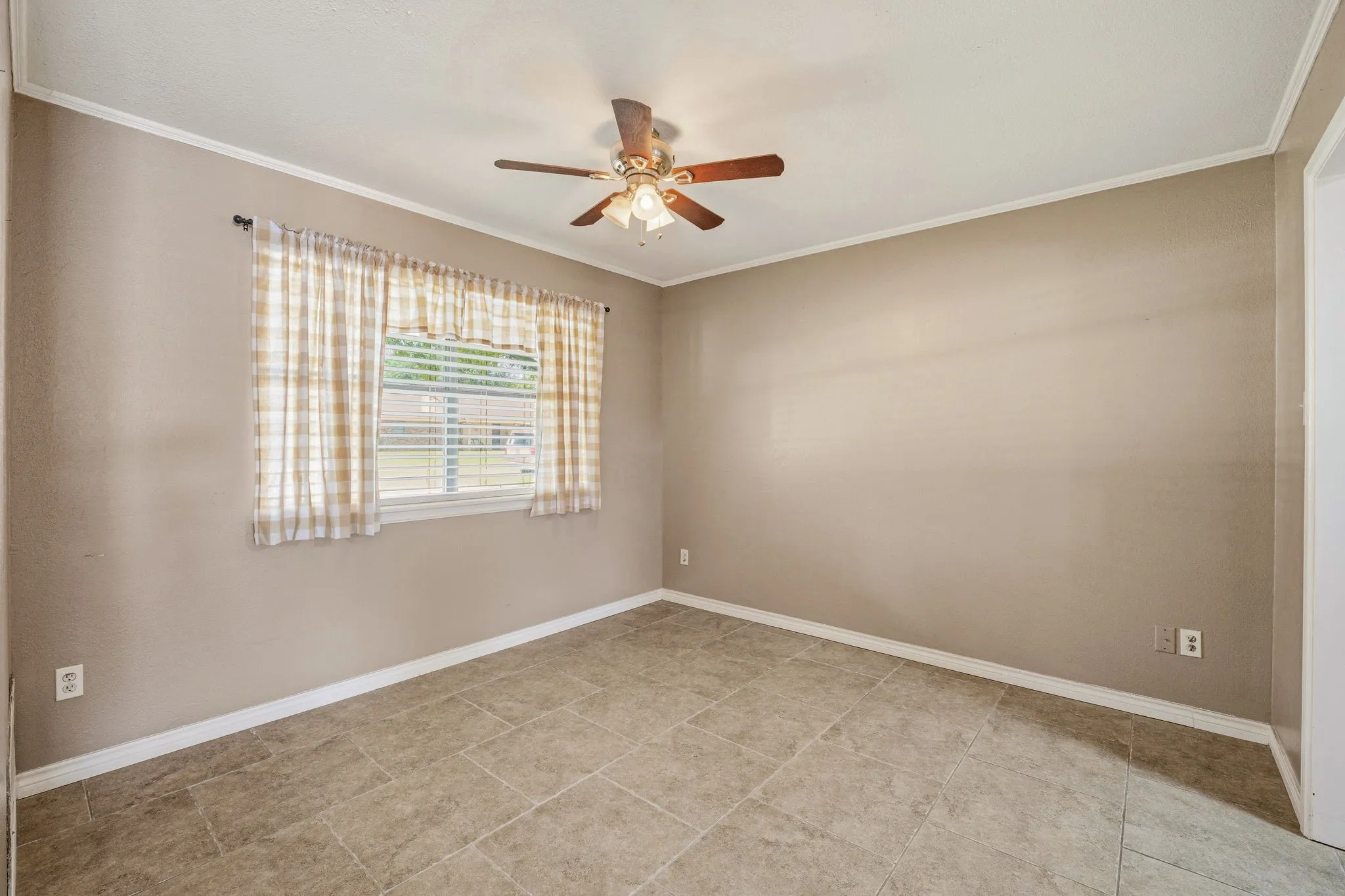 Single Family Residence For Sale in Erath County , 1407 Inglewood Drive, Stephenville, Texas 76401, 3 Bedroom, 2 Bathroom, 2 Garage spaces, 1,635 Sqft, built in 1985, Preowned, mls#21050620, Real Estate Agent in Stephenville, Homes For Sale in Erath county, Homes For Sale in Stephenville, Realtor in Stephenville Texas, Real Estate Brokerage Independent Realty Texas, Luminita Cordes Realtor