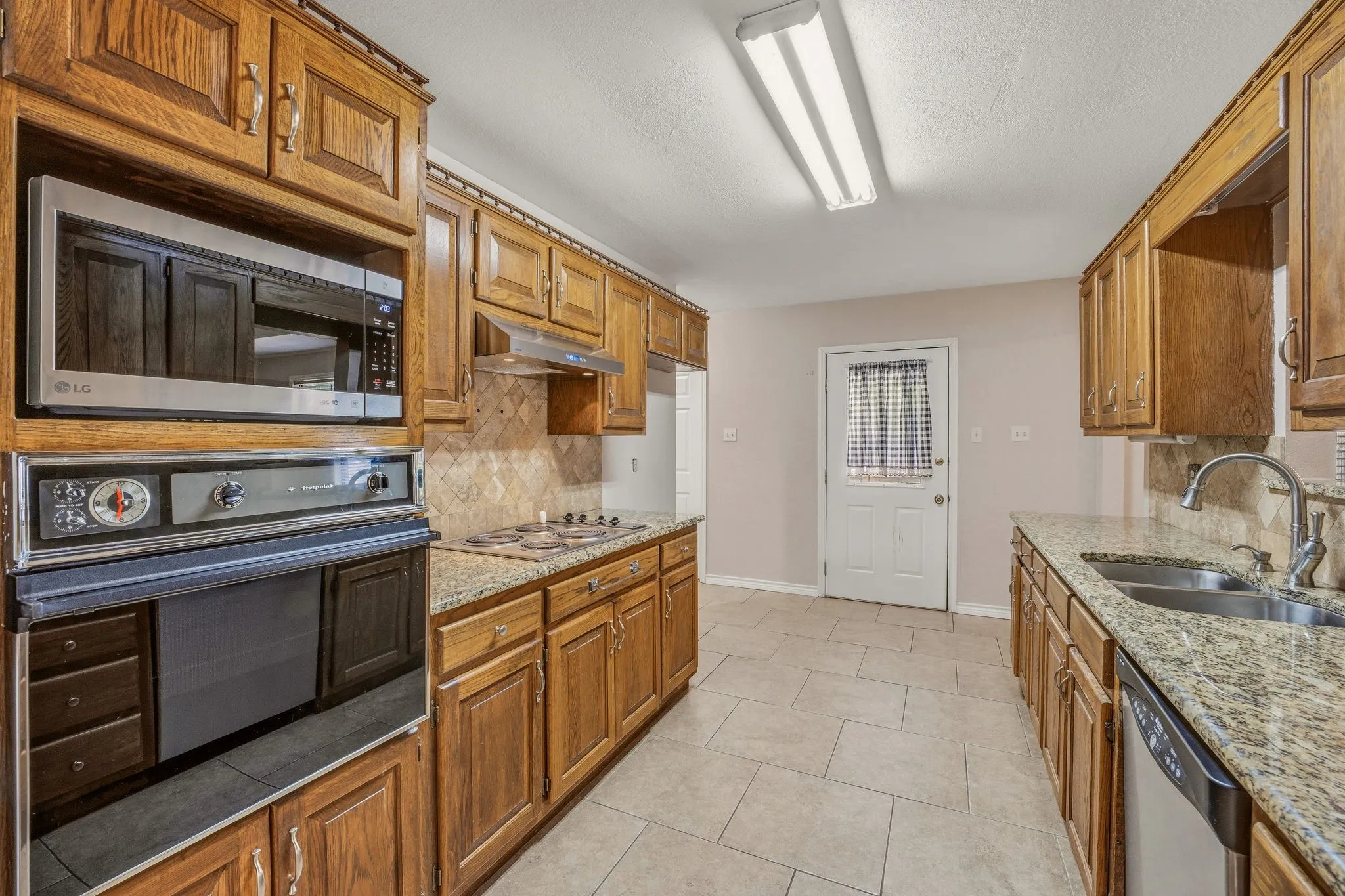 Single Family Residence For Sale in Erath County , 1407 Inglewood Drive, Stephenville, Texas 76401, 3 Bedroom, 2 Bathroom, 2 Garage spaces, 1,635 Sqft, built in 1985, Preowned, mls#21050620, Real Estate Agent in Stephenville, Homes For Sale in Erath county, Homes For Sale in Stephenville, Realtor in Stephenville Texas, Real Estate Brokerage Independent Realty Texas, Luminita Cordes Realtor