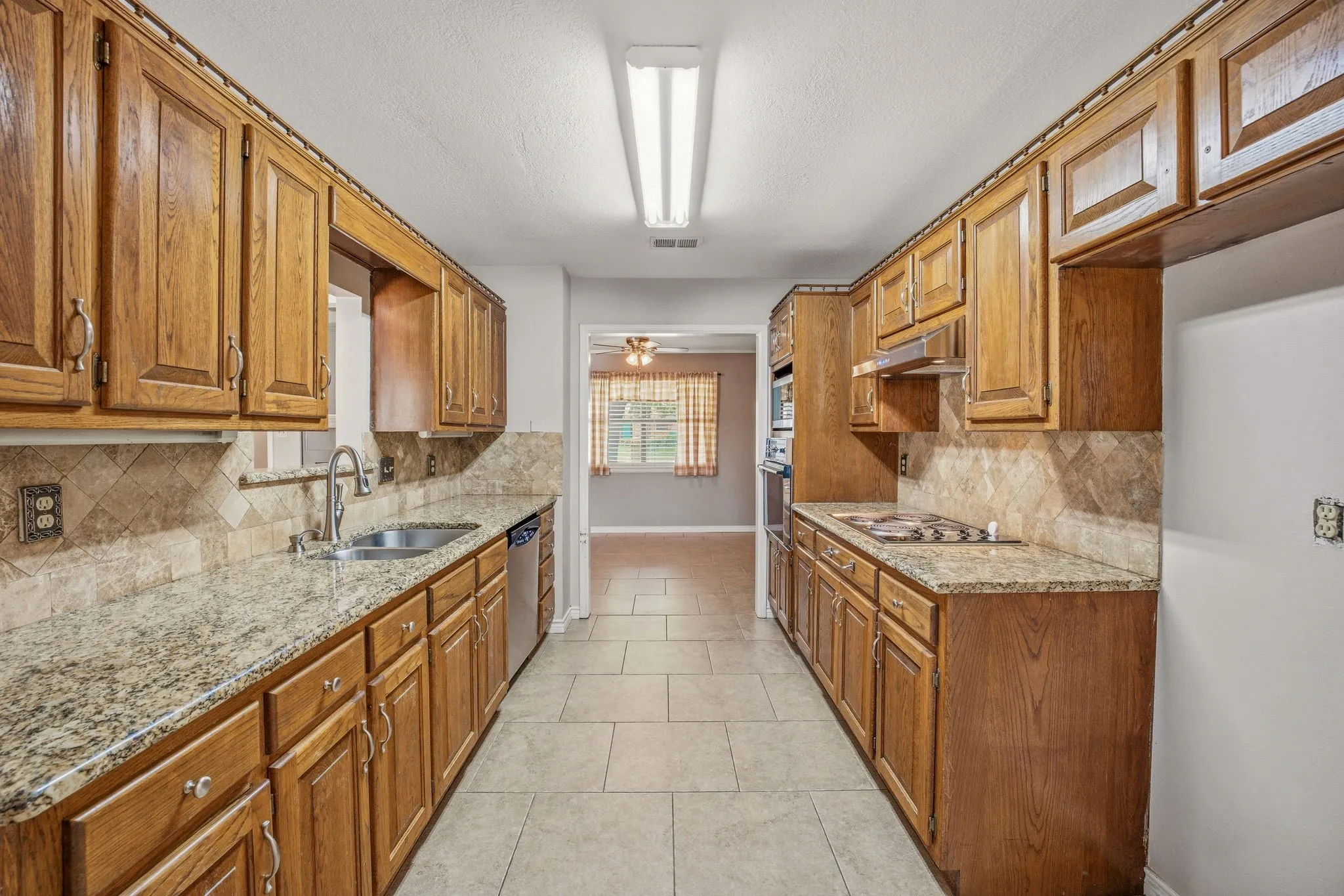 Single Family Residence For Sale in Erath County , 1407 Inglewood Drive, Stephenville, Texas 76401, 3 Bedroom, 2 Bathroom, 2 Garage spaces, 1,635 Sqft, built in 1985, Preowned, mls#21050620, Real Estate Agent in Stephenville, Homes For Sale in Erath county, Homes For Sale in Stephenville, Realtor in Stephenville Texas, Real Estate Brokerage Independent Realty Texas, Luminita Cordes Realtor