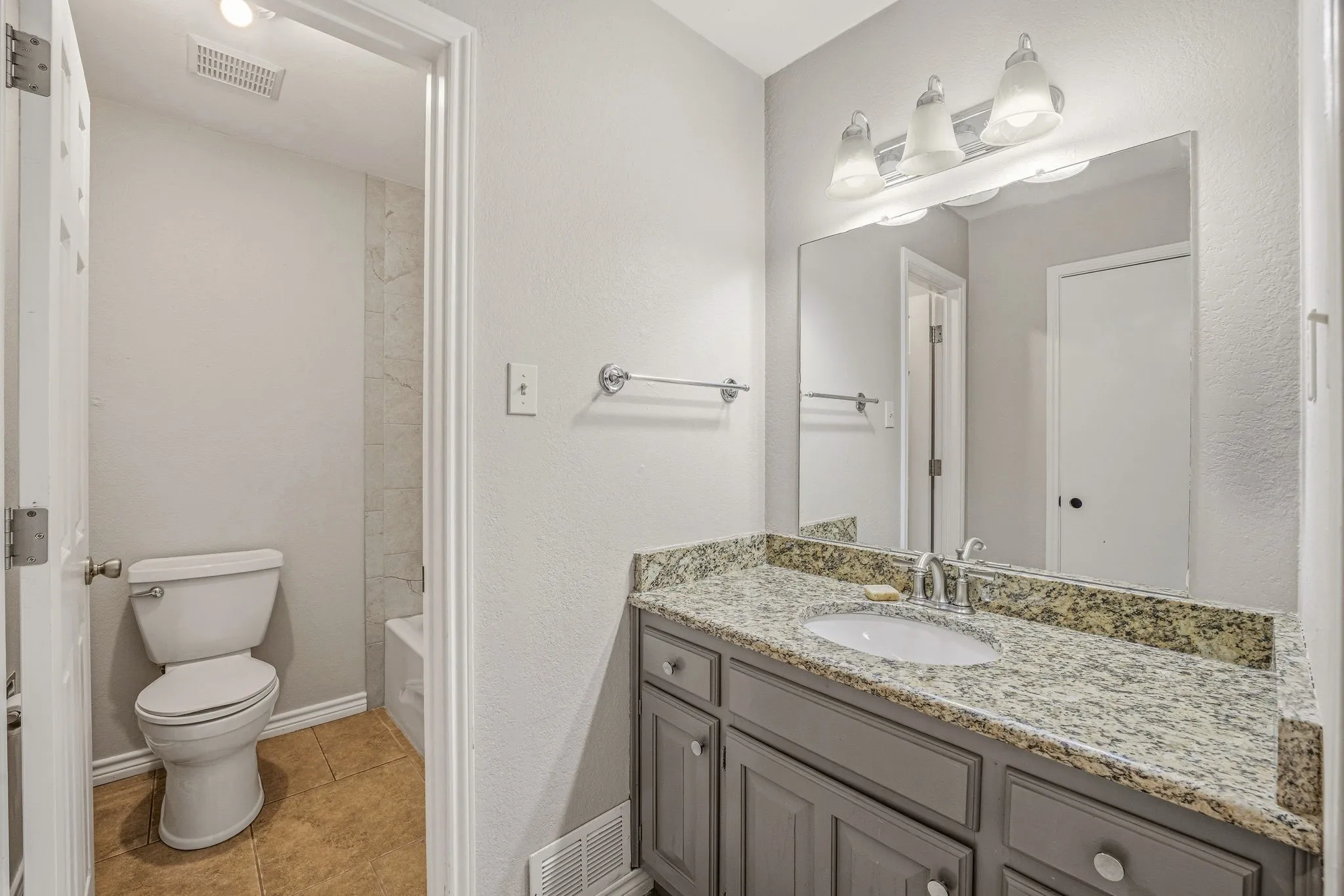 Single Family Residence For Sale in Erath County , 1407 Inglewood Drive, Stephenville, Texas 76401, 3 Bedroom, 2 Bathroom, 2 Garage spaces, 1,635 Sqft, built in 1985, Preowned, mls#21050620, Real Estate Agent in Stephenville, Homes For Sale in Erath county, Homes For Sale in Stephenville, Realtor in Stephenville Texas, Real Estate Brokerage Independent Realty Texas, Luminita Cordes Realtor