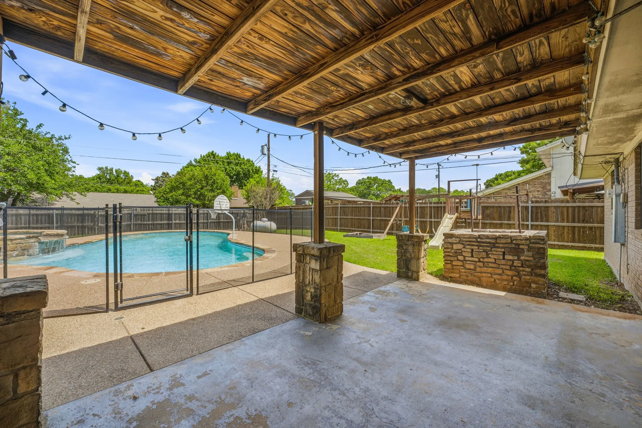 Single Family Residence For Sale in Erath County , 1407 Inglewood Drive, Stephenville, Texas 76401, 3 Bedroom, 2 Bathroom, 2 Garage spaces, 1,635 Sqft, built in 1985, Preowned, mls#21050620, Real Estate Agent in Stephenville, Homes For Sale in Erath county, Homes For Sale in Stephenville, Realtor in Stephenville Texas, Real Estate Brokerage Independent Realty Texas, Luminita Cordes Realtor