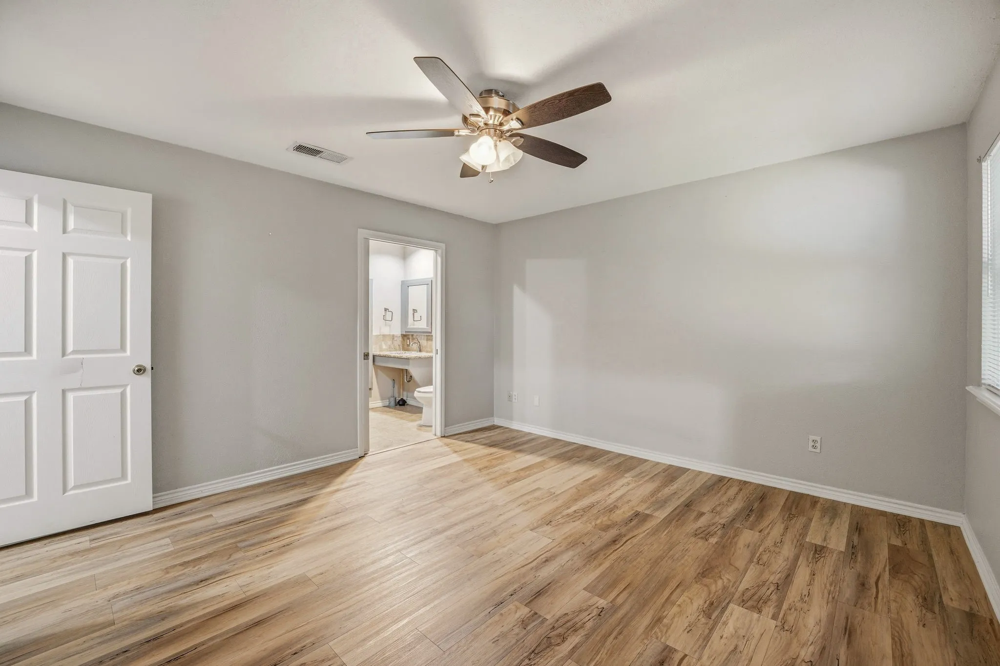 Single Family Residence For Sale in Erath County , 1407 Inglewood Drive, Stephenville, Texas 76401, 3 Bedroom, 2 Bathroom, 2 Garage spaces, 1,635 Sqft, built in 1985, Preowned, mls#21050620, Real Estate Agent in Stephenville, Homes For Sale in Erath county, Homes For Sale in Stephenville, Realtor in Stephenville Texas, Real Estate Brokerage Independent Realty Texas, Luminita Cordes Realtor