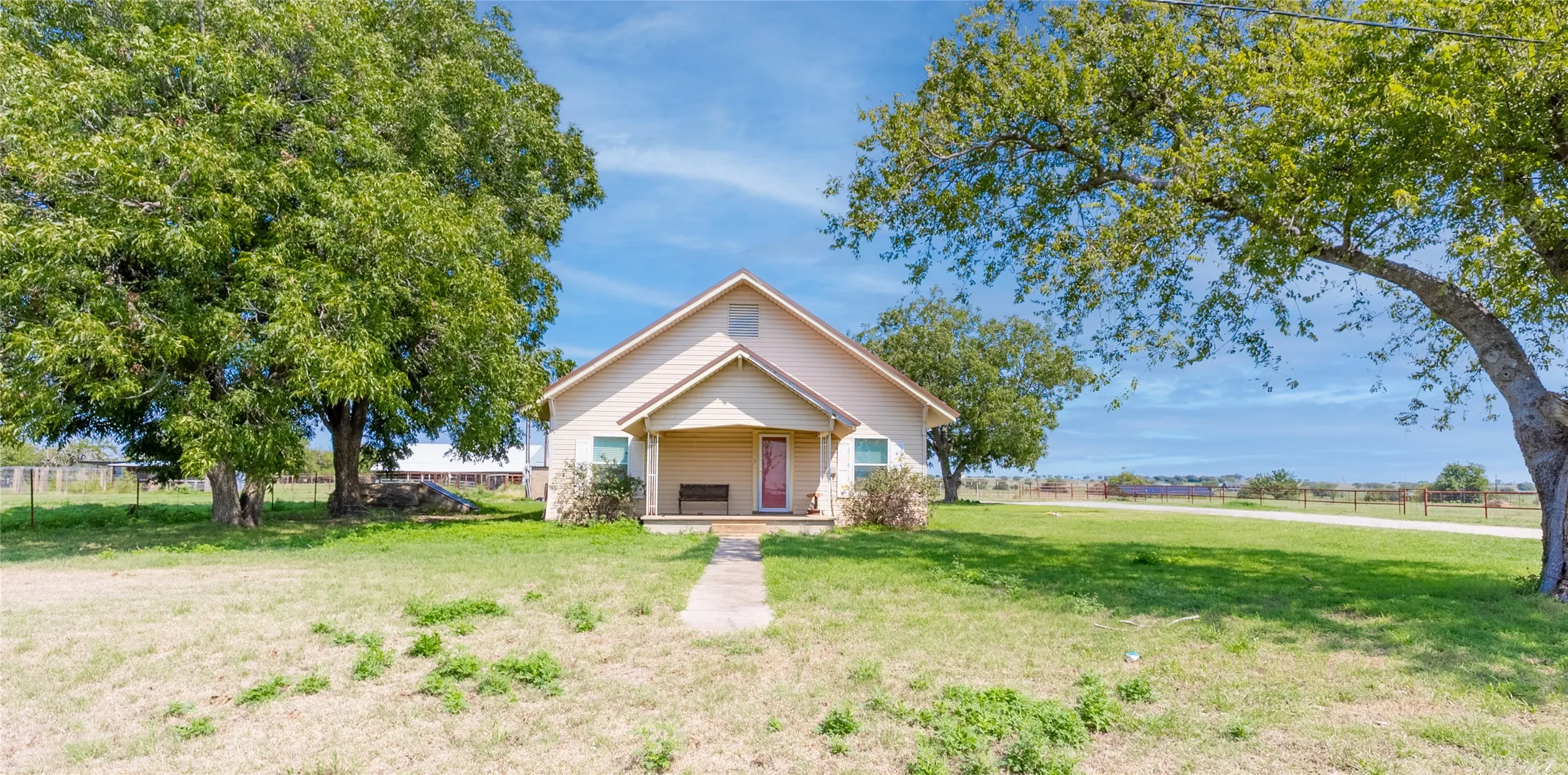 Bungalow-style house with covered​​‌​​​​‌​​‌‌​‌‌​​​‌‌​‌​‌​‌​​​‌​​ porch