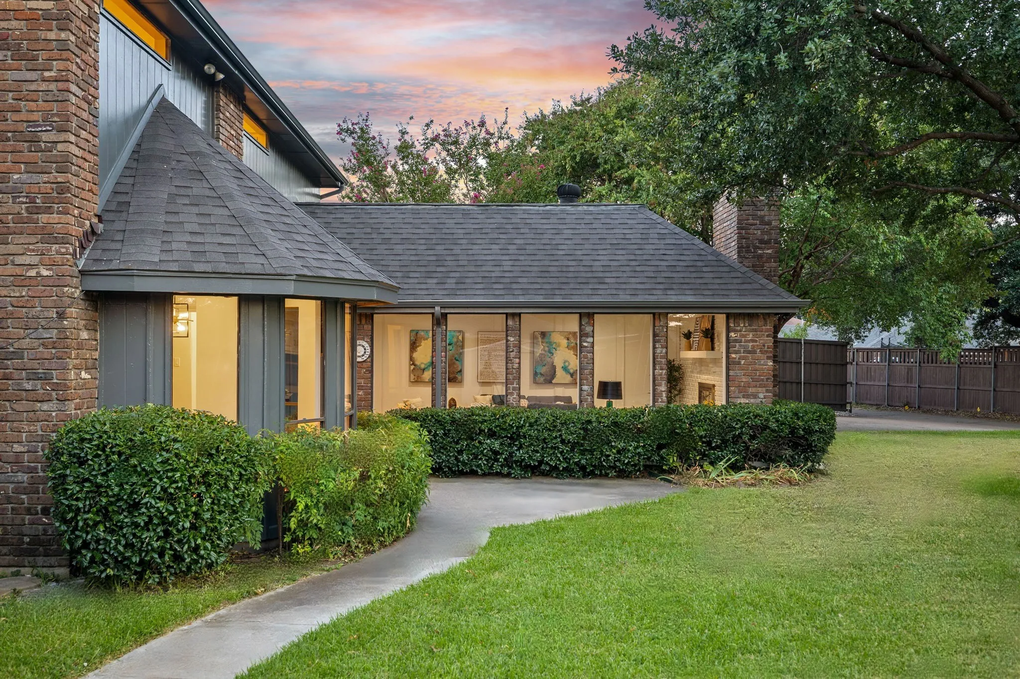 Single Family Residence For Sale in Dallas County , 2901 Warren Circle, Irving, Texas 75062, 4 Bedroom, 3 Bathroom, 2 Garage spaces, 2,842 Sqft, built in 1973, Preowned, mls#21052434, Real Estate Agent in Irving, Homes For Sale in Dallas county, Homes For Sale in Irving, Realtor in Irving Texas, Real Estate Brokerage Independent Realty Texas, Luminita Cordes Realtor