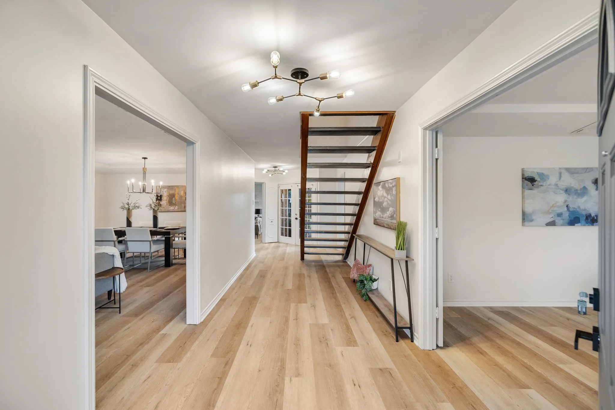 Single Family Residence For Sale in Dallas County , 2901 Warren Circle, Irving, Texas 75062, 4 Bedroom, 3 Bathroom, 2 Garage spaces, 2,842 Sqft, built in 1973, Preowned, mls#21052434, Real Estate Agent in Irving, Homes For Sale in Dallas county, Homes For Sale in Irving, Realtor in Irving Texas, Real Estate Brokerage Independent Realty Texas, Luminita Cordes Realtor