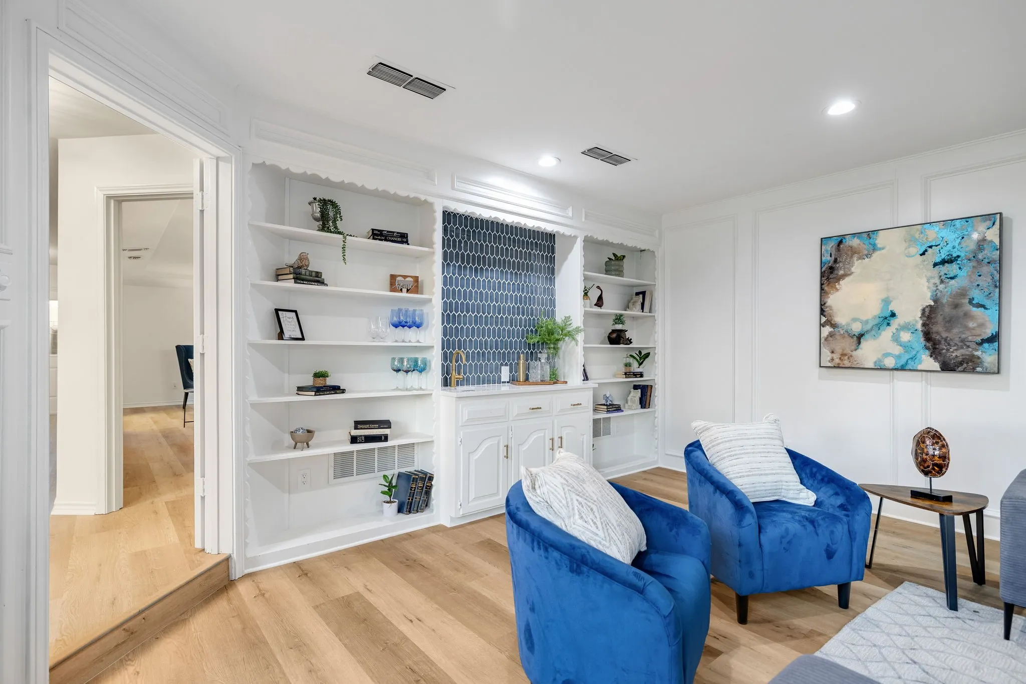 Single Family Residence For Sale in Dallas County , 2901 Warren Circle, Irving, Texas 75062, 4 Bedroom, 3 Bathroom, 2 Garage spaces, 2,842 Sqft, built in 1973, Preowned, mls#21052434, Real Estate Agent in Irving, Homes For Sale in Dallas county, Homes For Sale in Irving, Realtor in Irving Texas, Real Estate Brokerage Independent Realty Texas, Luminita Cordes Realtor