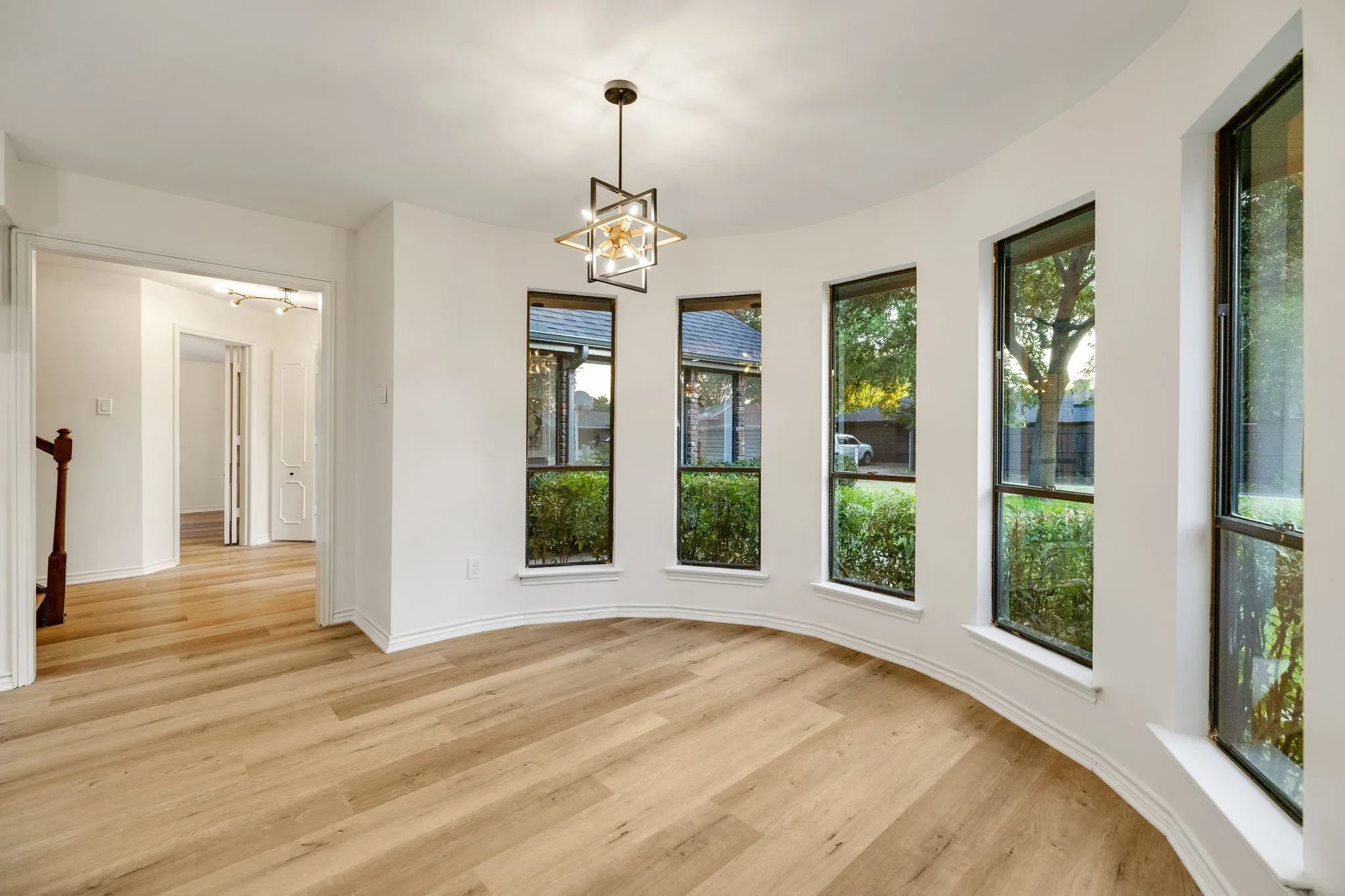 Single Family Residence For Sale in Dallas County , 2901 Warren Circle, Irving, Texas 75062, 4 Bedroom, 3 Bathroom, 2 Garage spaces, 2,842 Sqft, built in 1973, Preowned, mls#21052434, Real Estate Agent in Irving, Homes For Sale in Dallas county, Homes For Sale in Irving, Realtor in Irving Texas, Real Estate Brokerage Independent Realty Texas, Luminita Cordes Realtor