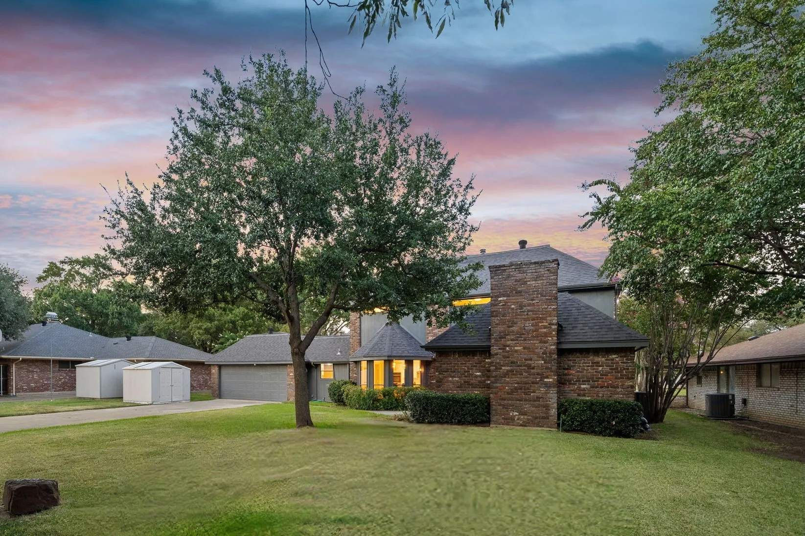 Single Family Residence For Sale in Dallas County , 2901 Warren Circle, Irving, Texas 75062, 4 Bedroom, 3 Bathroom, 2 Garage spaces, 2,842 Sqft, built in 1973, Preowned, mls#21052434, Real Estate Agent in Irving, Homes For Sale in Dallas county, Homes For Sale in Irving, Realtor in Irving Texas, Real Estate Brokerage Independent Realty Texas, Luminita Cordes Realtor