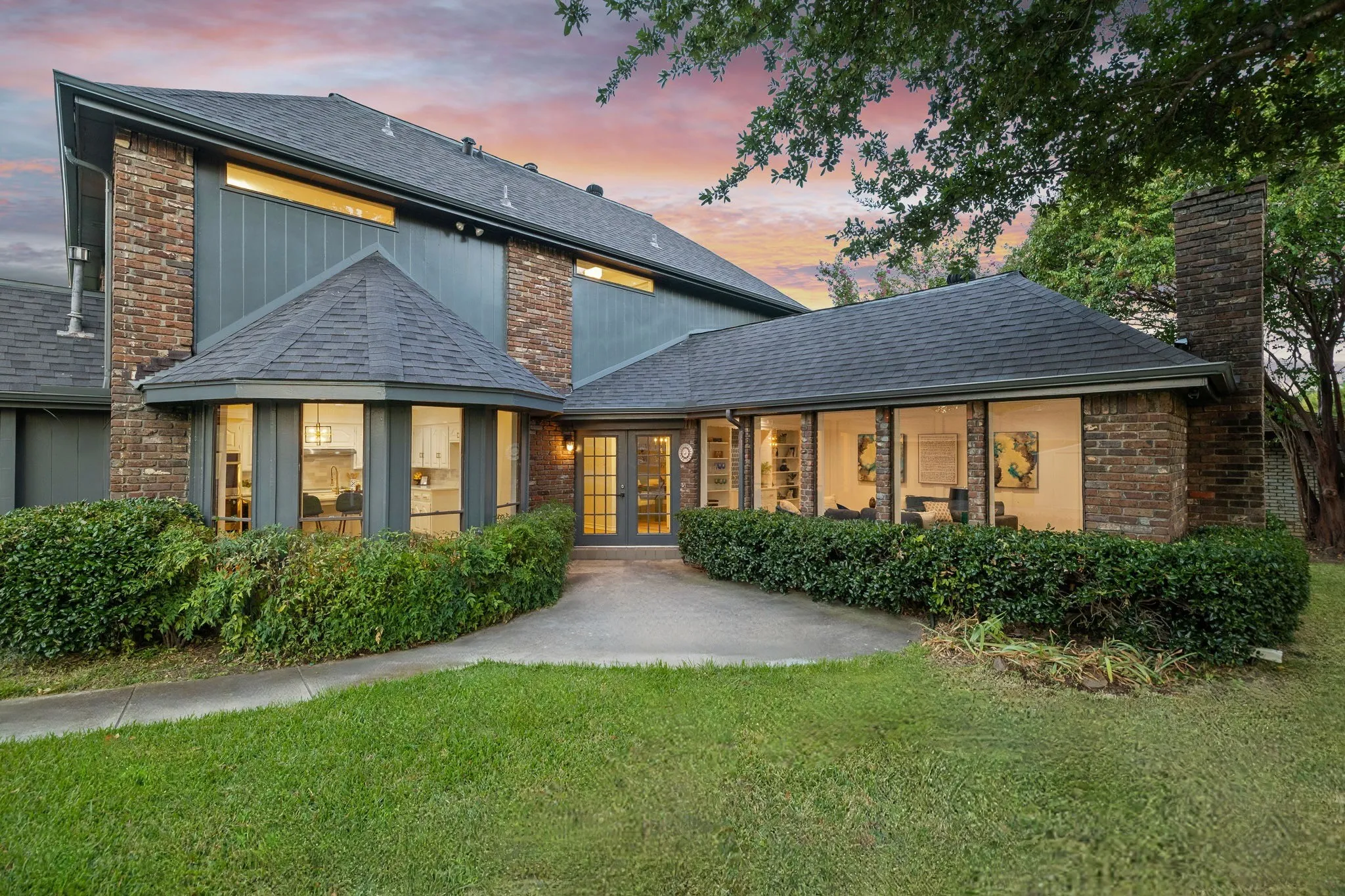 Single Family Residence For Sale in Dallas County , 2901 Warren Circle, Irving, Texas 75062, 4 Bedroom, 3 Bathroom, 2 Garage spaces, 2,842 Sqft, built in 1973, Preowned, mls#21052434, Real Estate Agent in Irving, Homes For Sale in Dallas county, Homes For Sale in Irving, Realtor in Irving Texas, Real Estate Brokerage Independent Realty Texas, Luminita Cordes Realtor