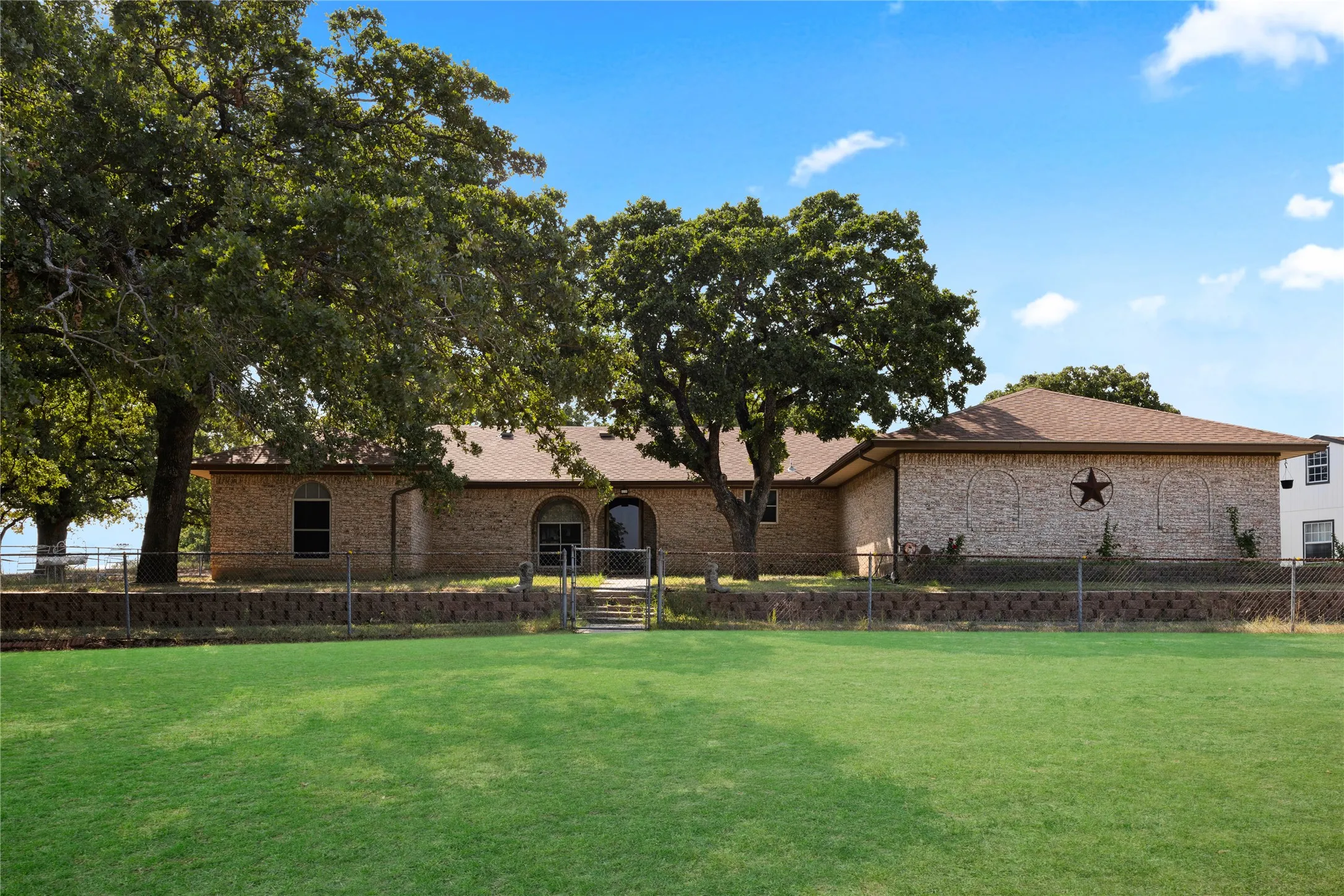 Single Family Residence For Sale in Johnson County , 4425 County Road 711, Cleburne, Texas 76031, 3 Bedroom, 2 Bathroom, 2 Garage spaces, 2,482 Sqft, built in 0, mls#21049583, Real Estate Agent in Cleburne, Homes For Sale in Johnson county, Homes For Sale in Cleburne, Realtor in Cleburne Texas, Real Estate Brokerage Independent Realty Texas, Luminita Cordes Realtor