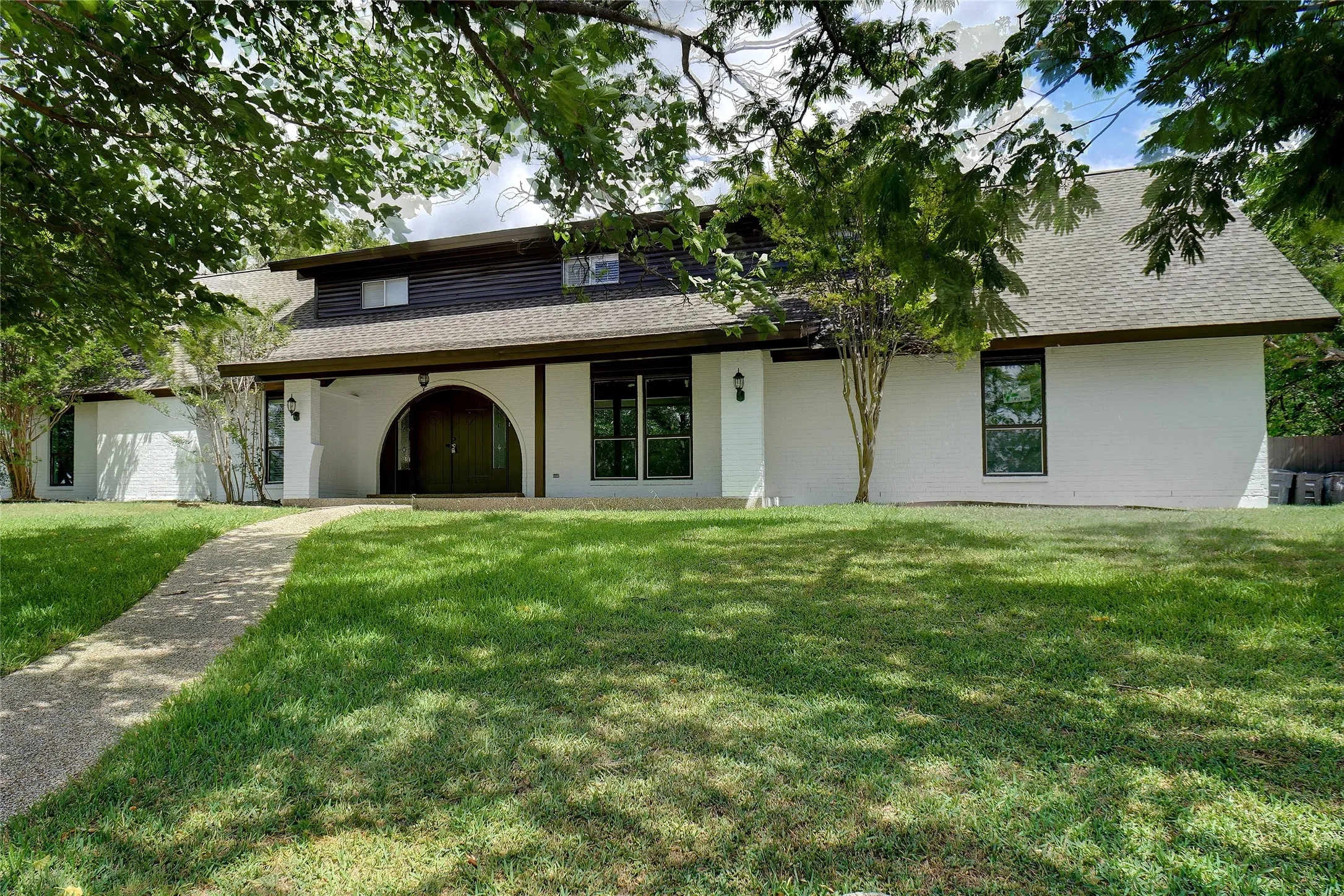 Single Family Residence For Sale in Tarrant County , 8900 Random Road, Fort Worth, Texas 76179, 4 Bedrooms, 4 Bathrooms, 2 Garage spaces, 3,824 Sqft, built in 1973, Preowned, Price $579,900, mls#21027567, Real Estate Agent in Fort Worth, Homes For Sale in Tarrant county, Homes For Sale in Fort Worth, Realtor in Fort Worth Texas, Real Estate Brokerage Independent Realty Texas, Luminita Cordes Realtor