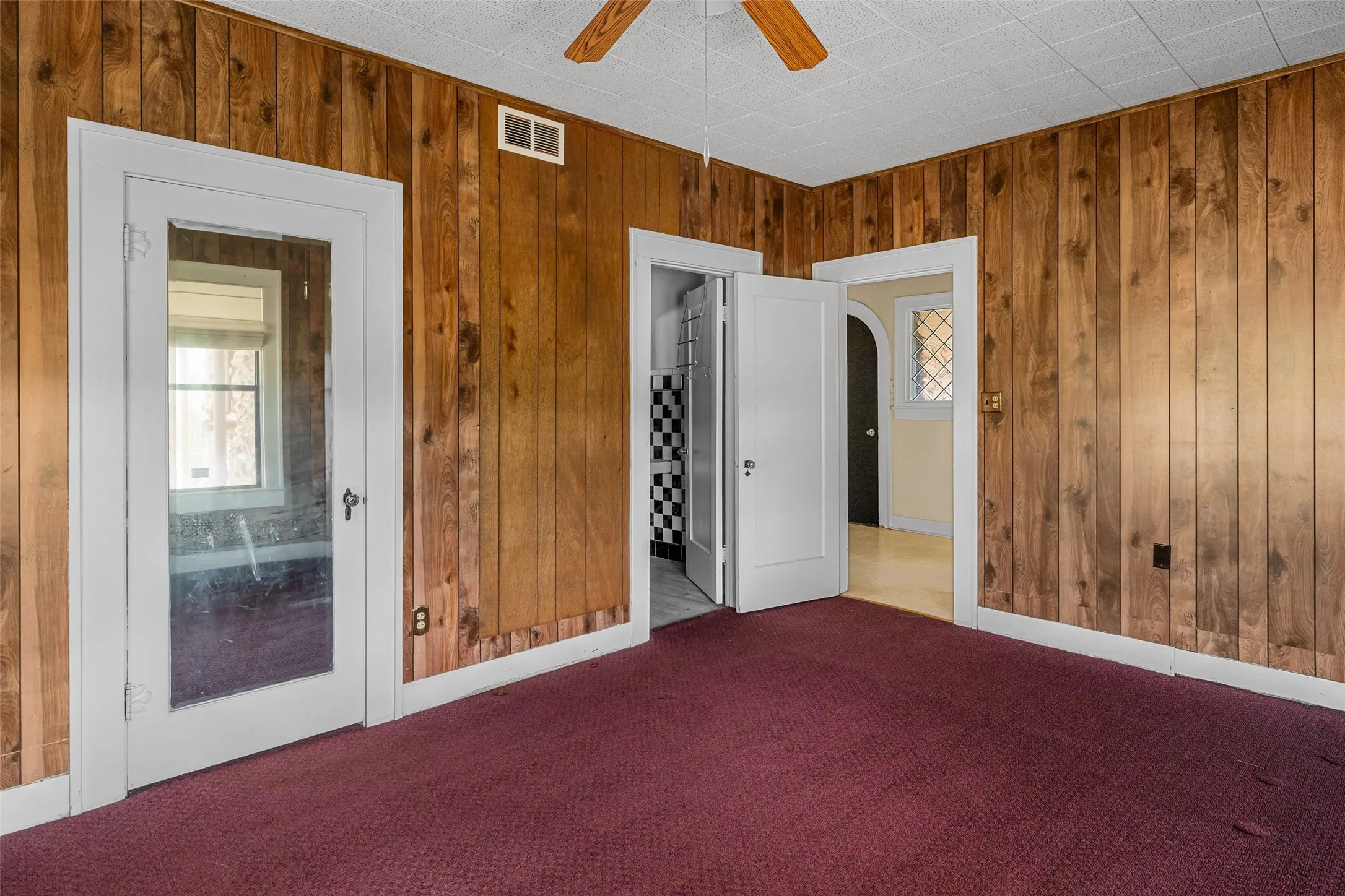 Single Family Residence For Sale in Somervell County , 1803 N Highway 144, Glen Rose, Texas 76043, 3 Bedroom, 3 Bathroom, 1 Garage spaces, 2,331 Sqft, built in 1929, mls#21053308, Real Estate Agent in Glen Rose, Homes For Sale in Somervell county, Homes For Sale in Glen Rose, Realtor in Glen Rose Texas, Real Estate Brokerage Independent Realty Texas, Luminita Cordes Realtor