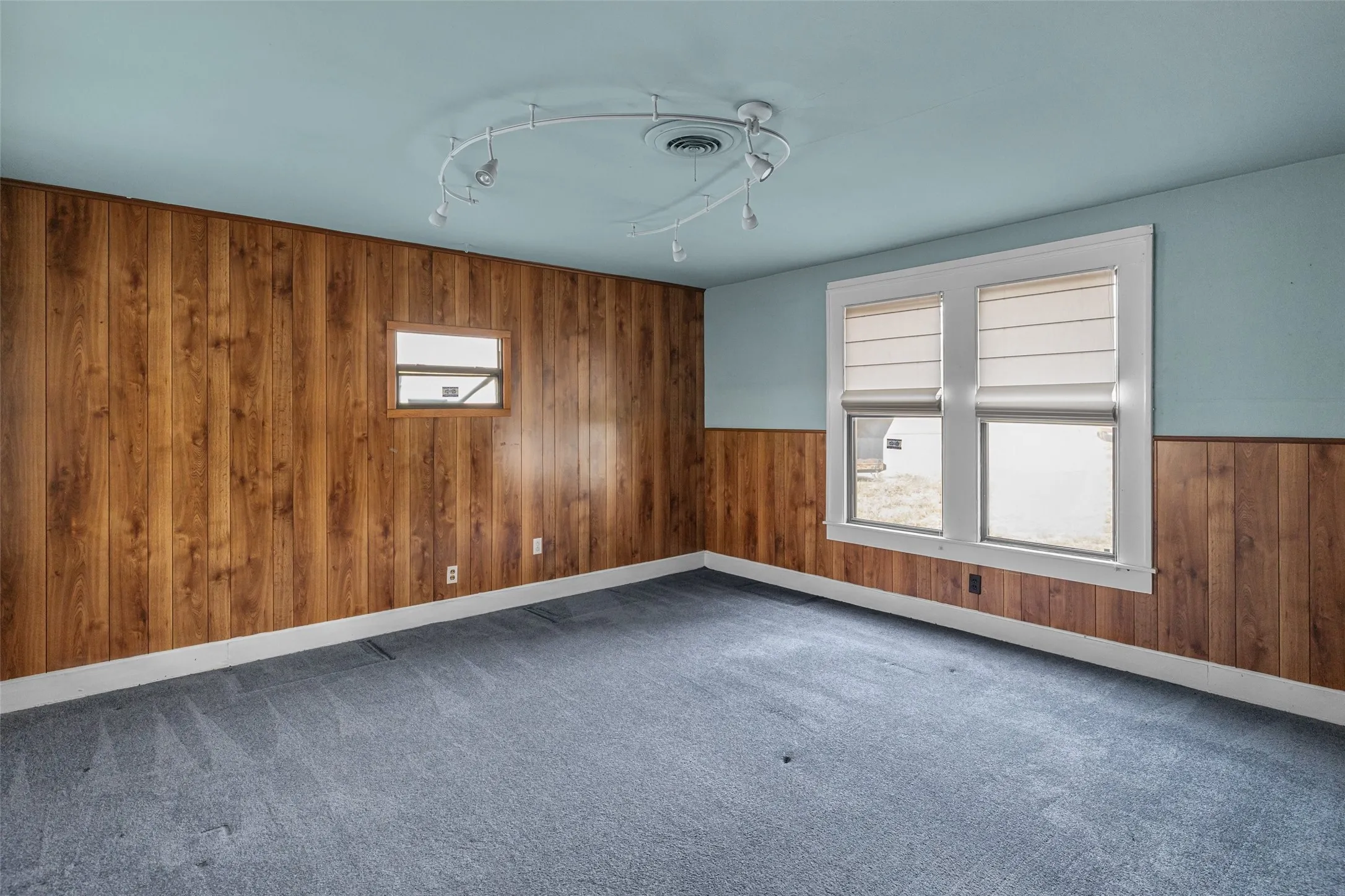 Single Family Residence For Sale in Somervell County , 1803 N Highway 144, Glen Rose, Texas 76043, 3 Bedroom, 3 Bathroom, 1 Garage spaces, 2,331 Sqft, built in 1929, mls#21053308, Real Estate Agent in Glen Rose, Homes For Sale in Somervell county, Homes For Sale in Glen Rose, Realtor in Glen Rose Texas, Real Estate Brokerage Independent Realty Texas, Luminita Cordes Realtor