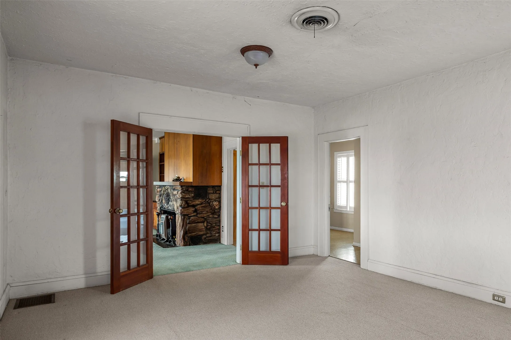 Single Family Residence For Sale in Somervell County , 1803 N Highway 144, Glen Rose, Texas 76043, 3 Bedroom, 3 Bathroom, 1 Garage spaces, 2,331 Sqft, built in 1929, mls#21053308, Real Estate Agent in Glen Rose, Homes For Sale in Somervell county, Homes For Sale in Glen Rose, Realtor in Glen Rose Texas, Real Estate Brokerage Independent Realty Texas, Luminita Cordes Realtor