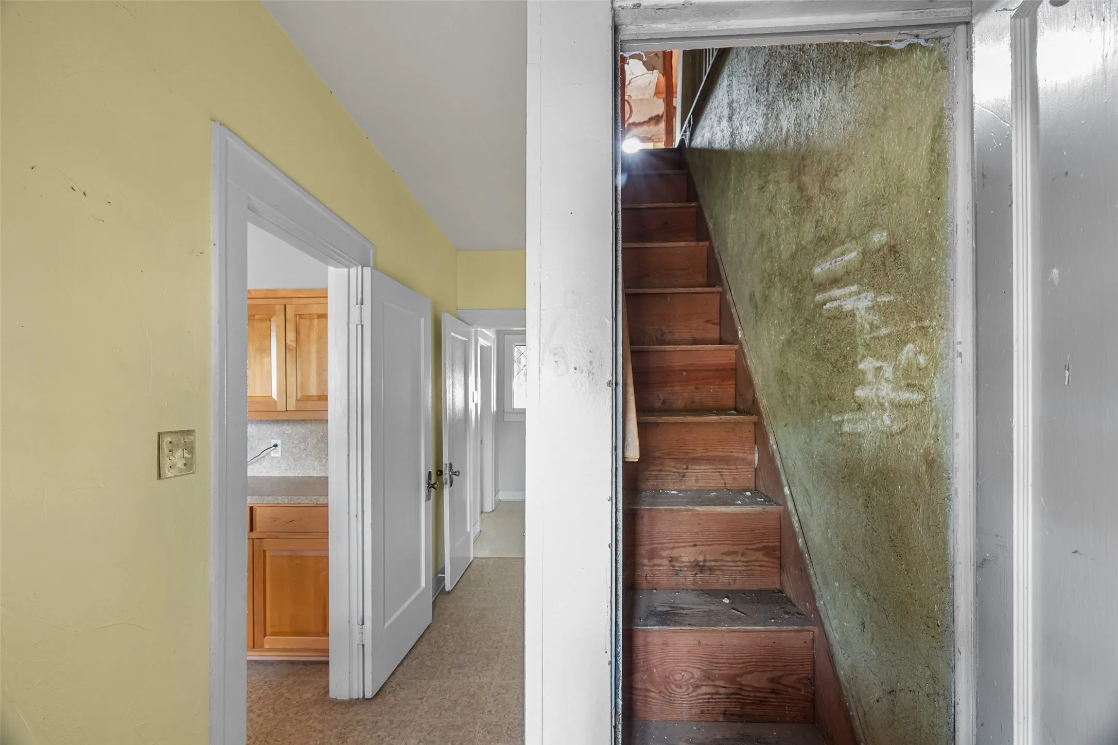 Single Family Residence For Sale in Somervell County , 1803 N Highway 144, Glen Rose, Texas 76043, 3 Bedroom, 3 Bathroom, 1 Garage spaces, 2,331 Sqft, built in 1929, mls#21053308, Real Estate Agent in Glen Rose, Homes For Sale in Somervell county, Homes For Sale in Glen Rose, Realtor in Glen Rose Texas, Real Estate Brokerage Independent Realty Texas, Luminita Cordes Realtor