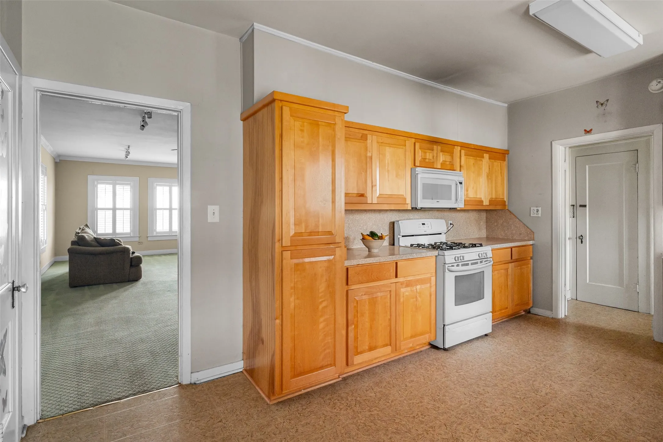Single Family Residence For Sale in Somervell County , 1803 N Highway 144, Glen Rose, Texas 76043, 3 Bedroom, 3 Bathroom, 1 Garage spaces, 2,331 Sqft, built in 1929, mls#21053308, Real Estate Agent in Glen Rose, Homes For Sale in Somervell county, Homes For Sale in Glen Rose, Realtor in Glen Rose Texas, Real Estate Brokerage Independent Realty Texas, Luminita Cordes Realtor