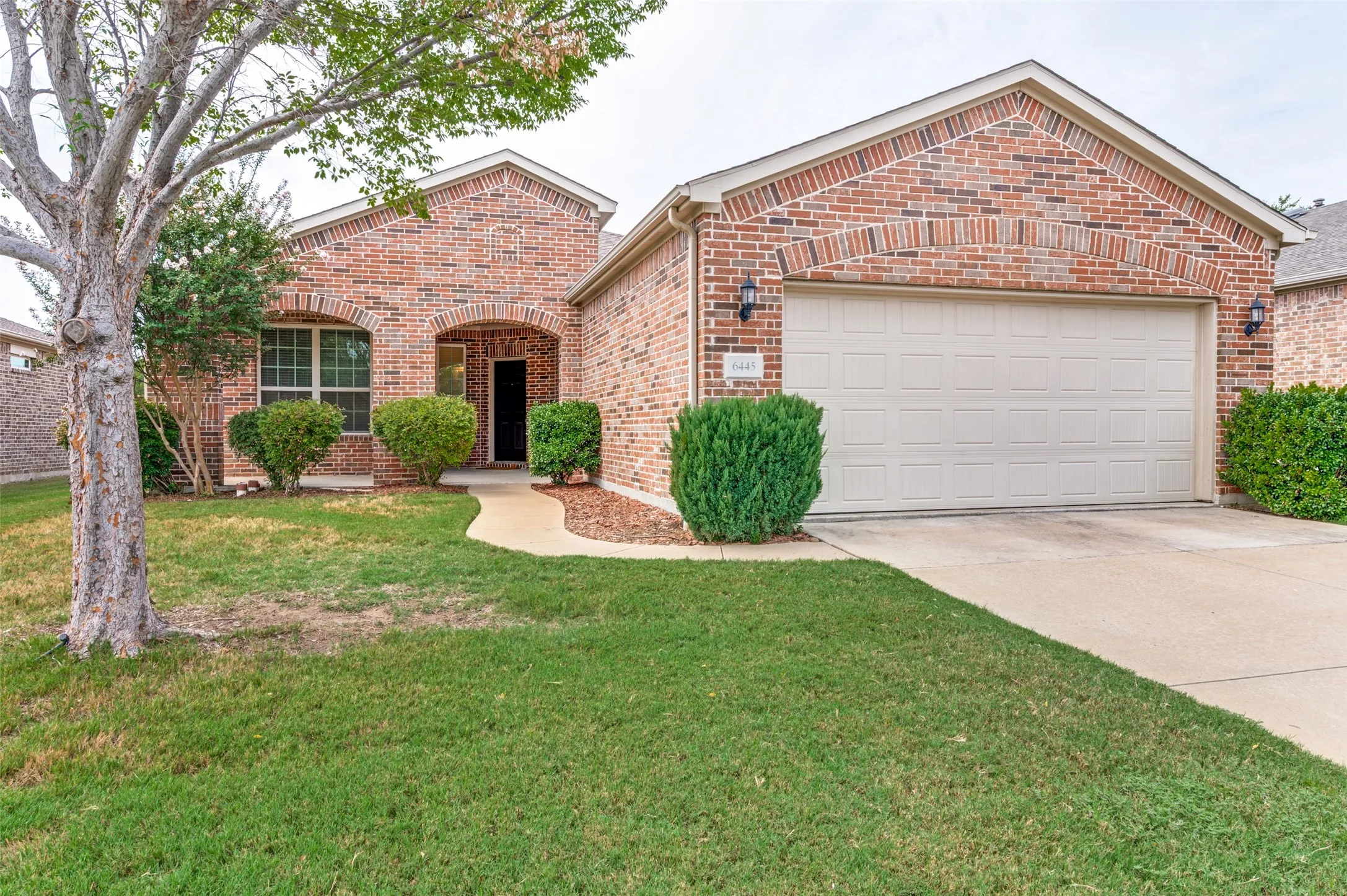 Single Family Residence For Sale in Denton County , 6445 Paragon Drive, Frisco, Texas 75036, 2 Bedroom, 2 Bathroom, 2 Garage spaces, 1,765 Sqft, built in 2015, Preowned, mls#21050555, Real Estate Agent in Frisco, Homes For Sale in Denton county, Homes For Sale in Frisco, Realtor in Frisco Texas, Real Estate Brokerage Independent Realty Texas, Luminita Cordes Realtor