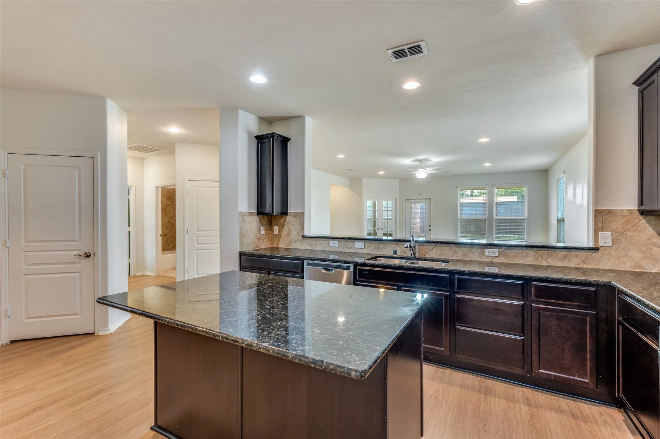 Single Family Residence For Sale in Denton County , 6445 Paragon Drive, Frisco, Texas 75036, 2 Bedroom, 2 Bathroom, 2 Garage spaces, 1,765 Sqft, built in 2015, Preowned, mls#21050555, Real Estate Agent in Frisco, Homes For Sale in Denton county, Homes For Sale in Frisco, Realtor in Frisco Texas, Real Estate Brokerage Independent Realty Texas, Luminita Cordes Realtor