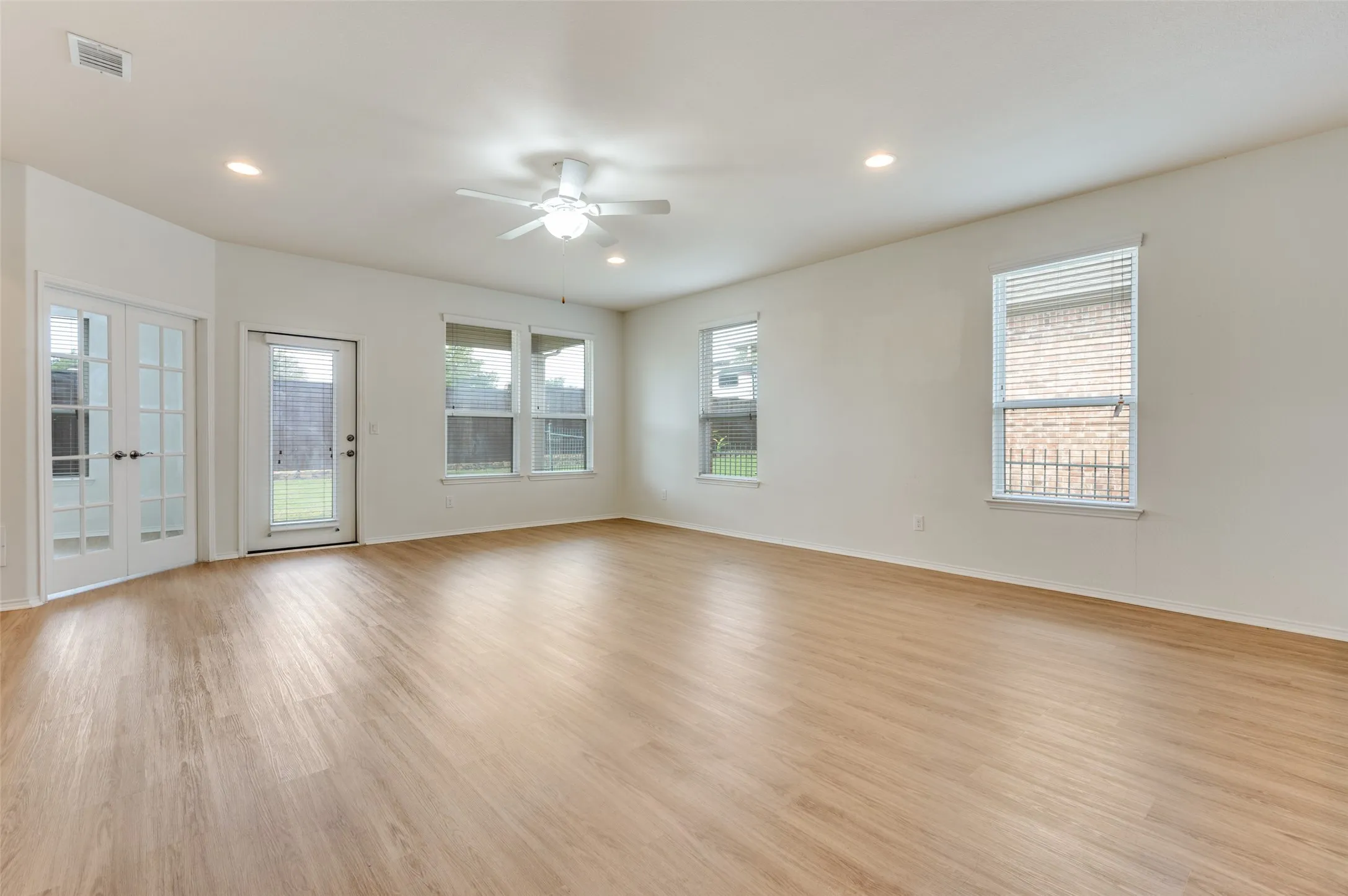 Single Family Residence For Sale in Denton County , 6445 Paragon Drive, Frisco, Texas 75036, 2 Bedroom, 2 Bathroom, 2 Garage spaces, 1,765 Sqft, built in 2015, Preowned, mls#21050555, Real Estate Agent in Frisco, Homes For Sale in Denton county, Homes For Sale in Frisco, Realtor in Frisco Texas, Real Estate Brokerage Independent Realty Texas, Luminita Cordes Realtor