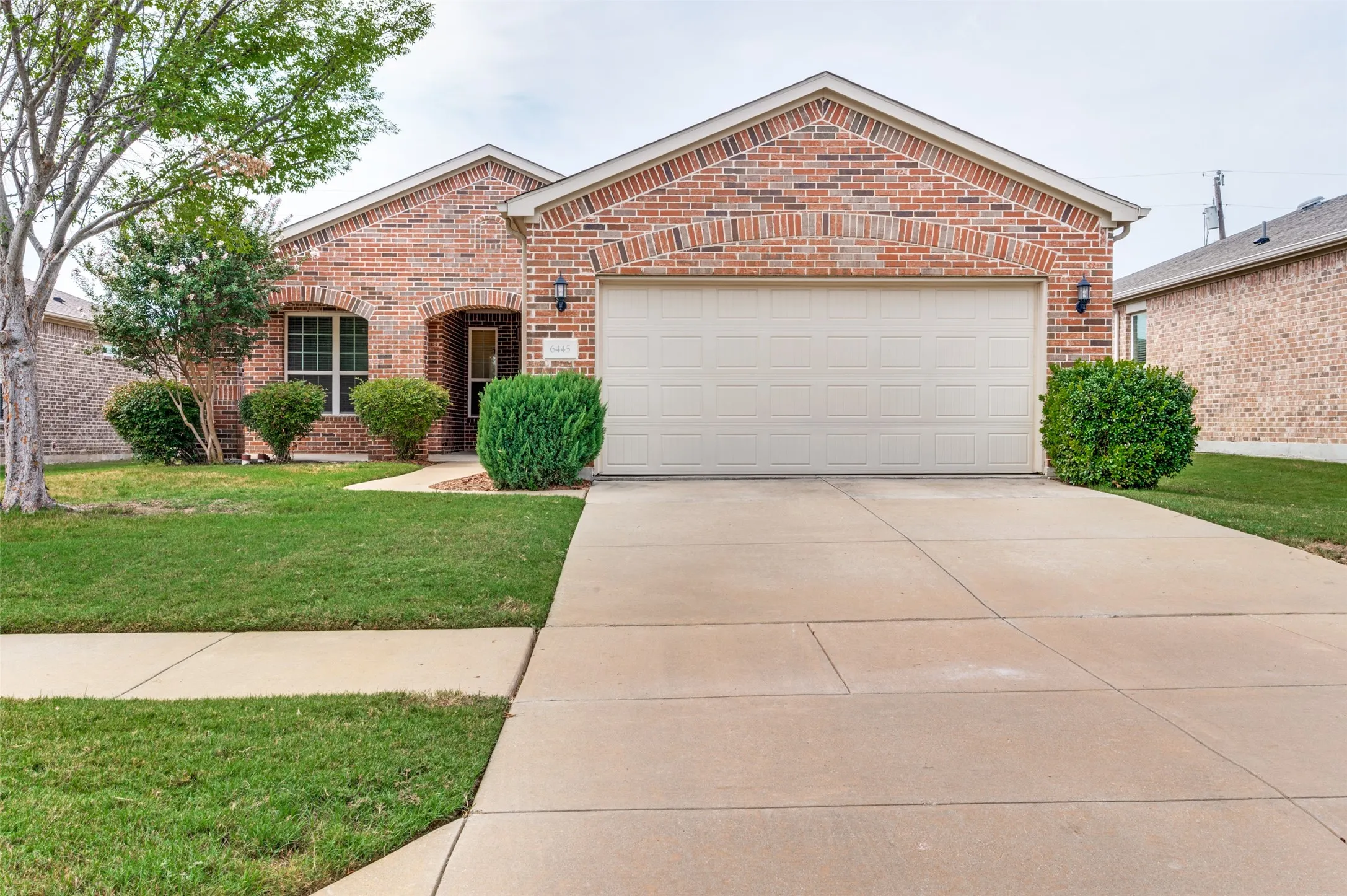Single Family Residence For Sale in Denton County , 6445 Paragon Drive, Frisco, Texas 75036, 2 Bedroom, 2 Bathroom, 2 Garage spaces, 1,765 Sqft, built in 2015, Preowned, mls#21050555, Real Estate Agent in Frisco, Homes For Sale in Denton county, Homes For Sale in Frisco, Realtor in Frisco Texas, Real Estate Brokerage Independent Realty Texas, Luminita Cordes Realtor