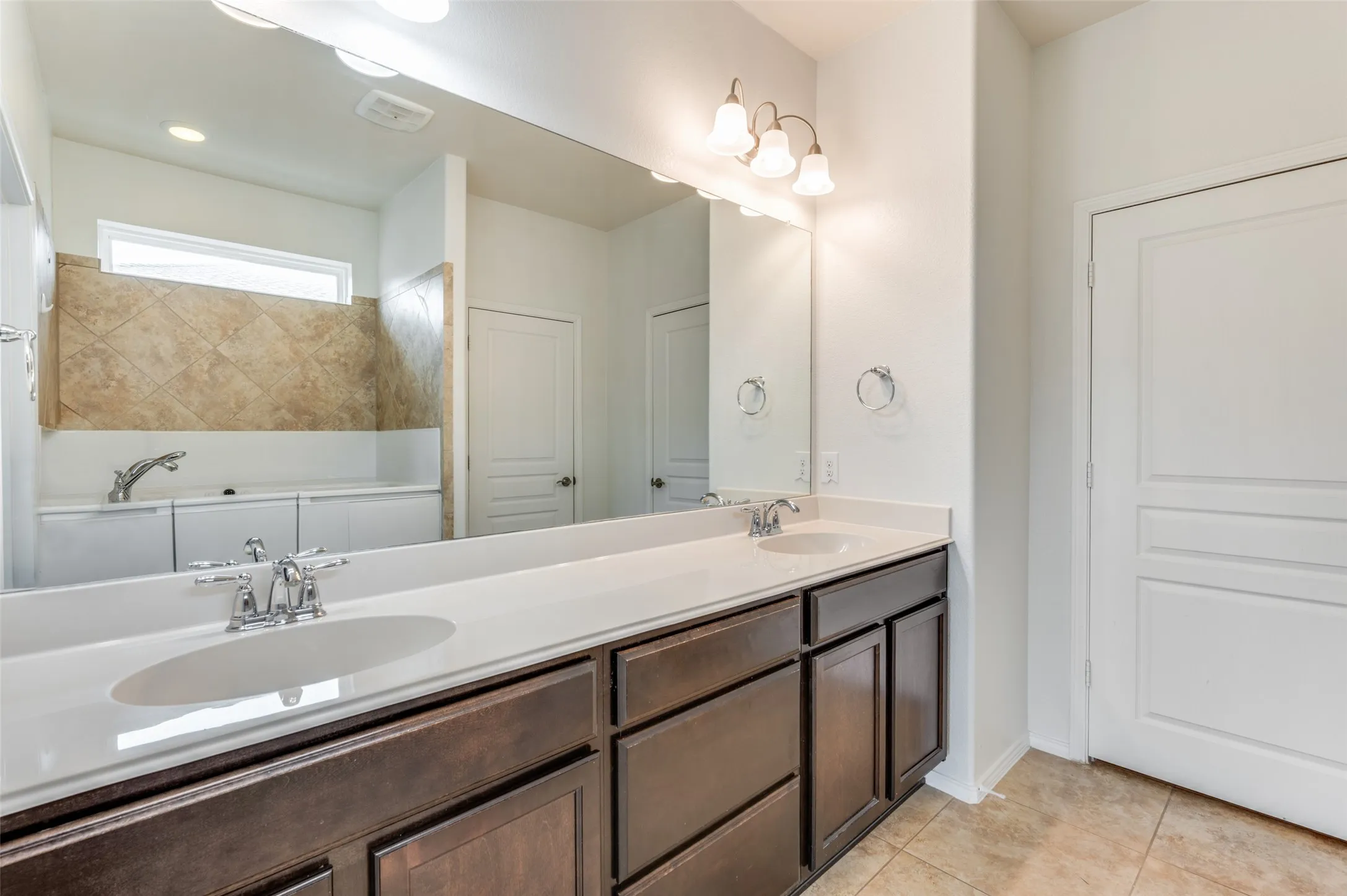 Single Family Residence For Sale in Denton County , 6445 Paragon Drive, Frisco, Texas 75036, 2 Bedroom, 2 Bathroom, 2 Garage spaces, 1,765 Sqft, built in 2015, Preowned, mls#21050555, Real Estate Agent in Frisco, Homes For Sale in Denton county, Homes For Sale in Frisco, Realtor in Frisco Texas, Real Estate Brokerage Independent Realty Texas, Luminita Cordes Realtor