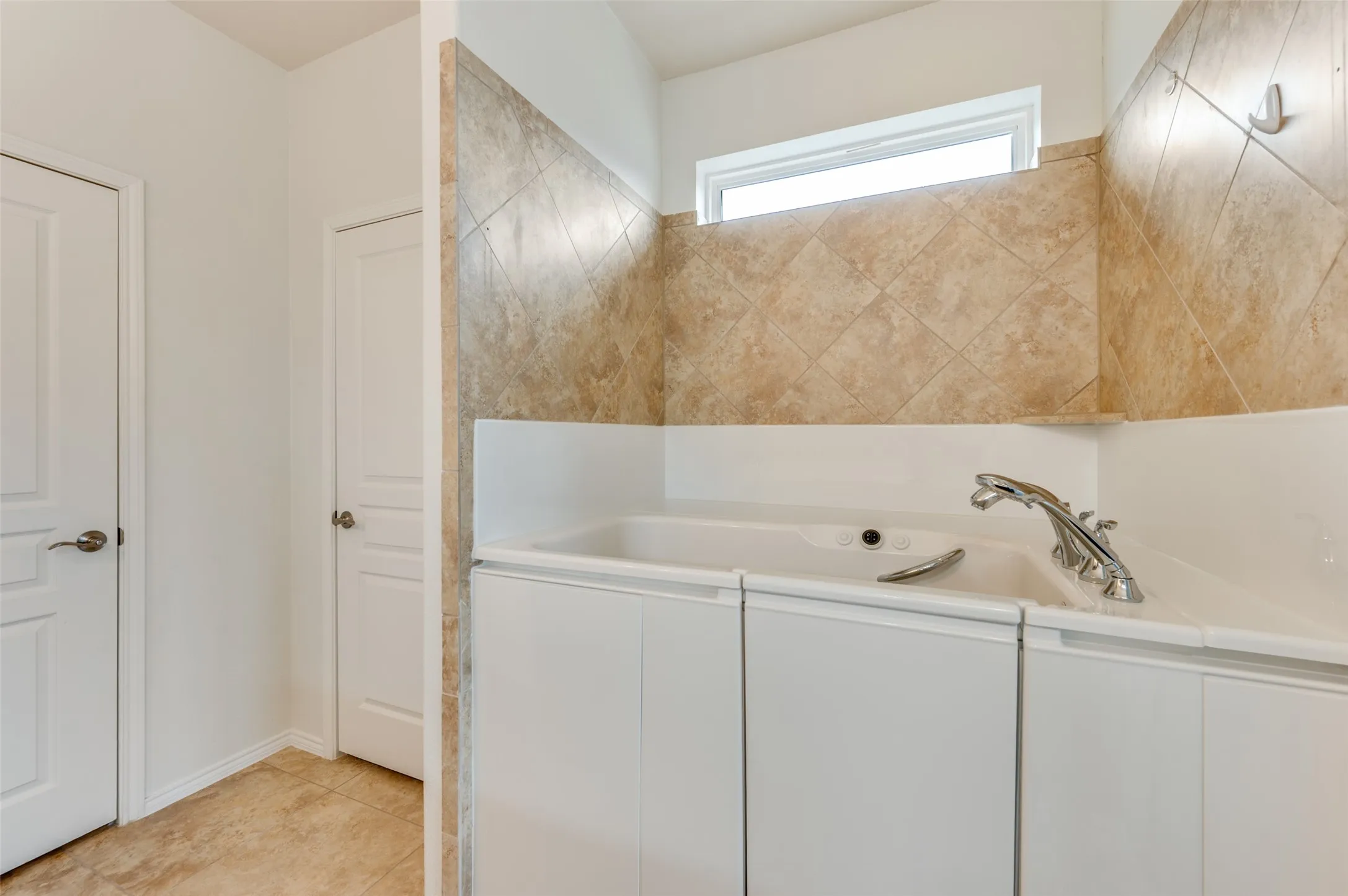 Single Family Residence For Sale in Denton County , 6445 Paragon Drive, Frisco, Texas 75036, 2 Bedroom, 2 Bathroom, 2 Garage spaces, 1,765 Sqft, built in 2015, Preowned, mls#21050555, Real Estate Agent in Frisco, Homes For Sale in Denton county, Homes For Sale in Frisco, Realtor in Frisco Texas, Real Estate Brokerage Independent Realty Texas, Luminita Cordes Realtor