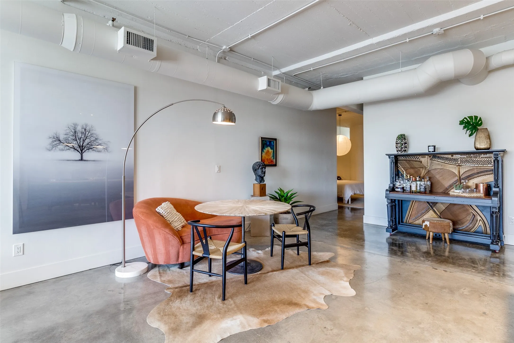 Condominium For Sale in Dallas County , 1122 Jackson Street 302, Dallas, Texas 75202, 1 Bedroom, 1 Bathroom, 2 Garage spaces, 1,411 Sqft, built in 1925, Price $325,000, mls#21053565, Real Estate Agent in Dallas, Homes For Sale in Dallas county, Homes For Sale in Dallas, Realtor in Dallas Texas, Real Estate Brokerage Independent Realty Texas, Luminita Cordes Realtor