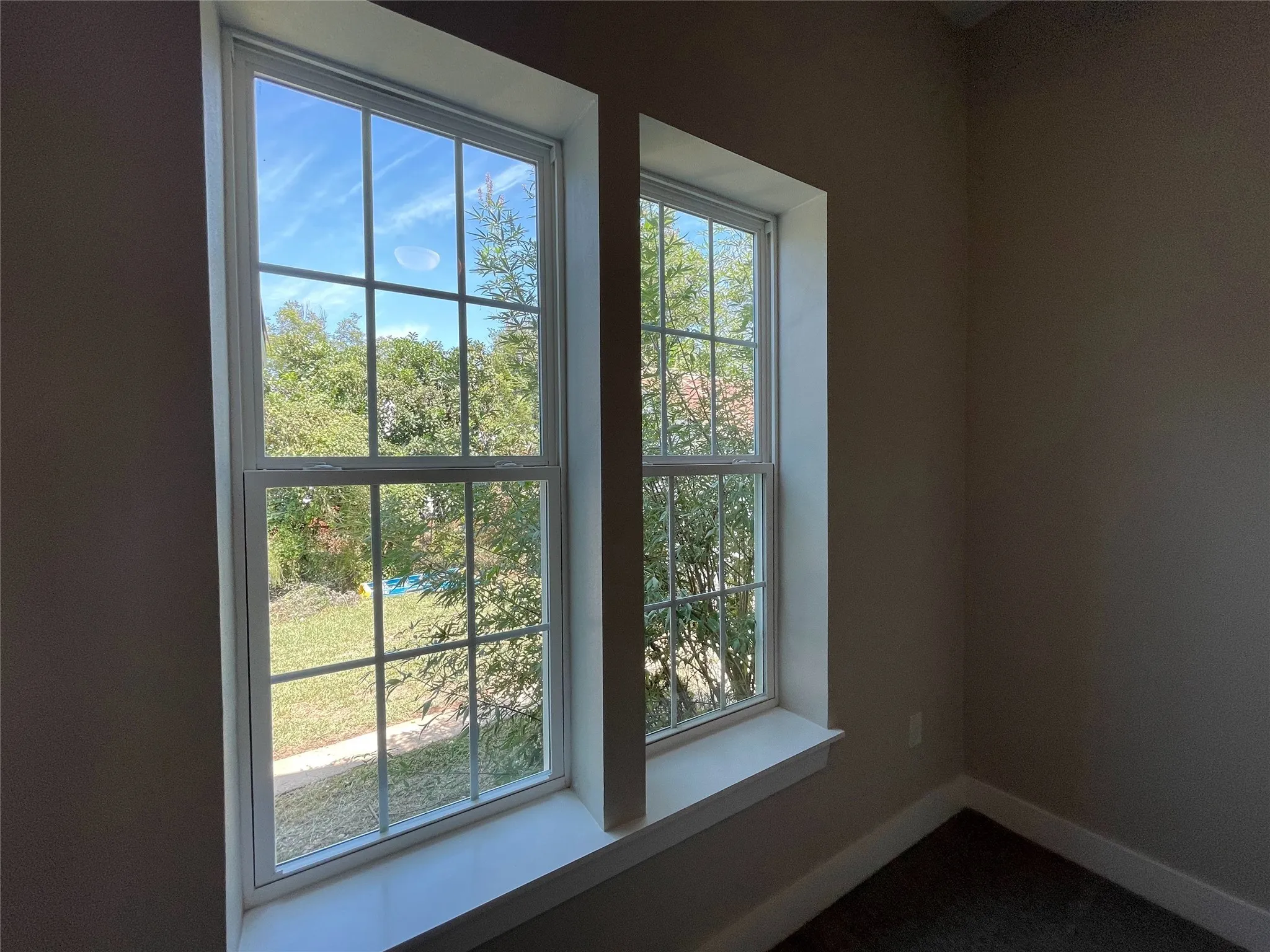 Detailed view of baseboards