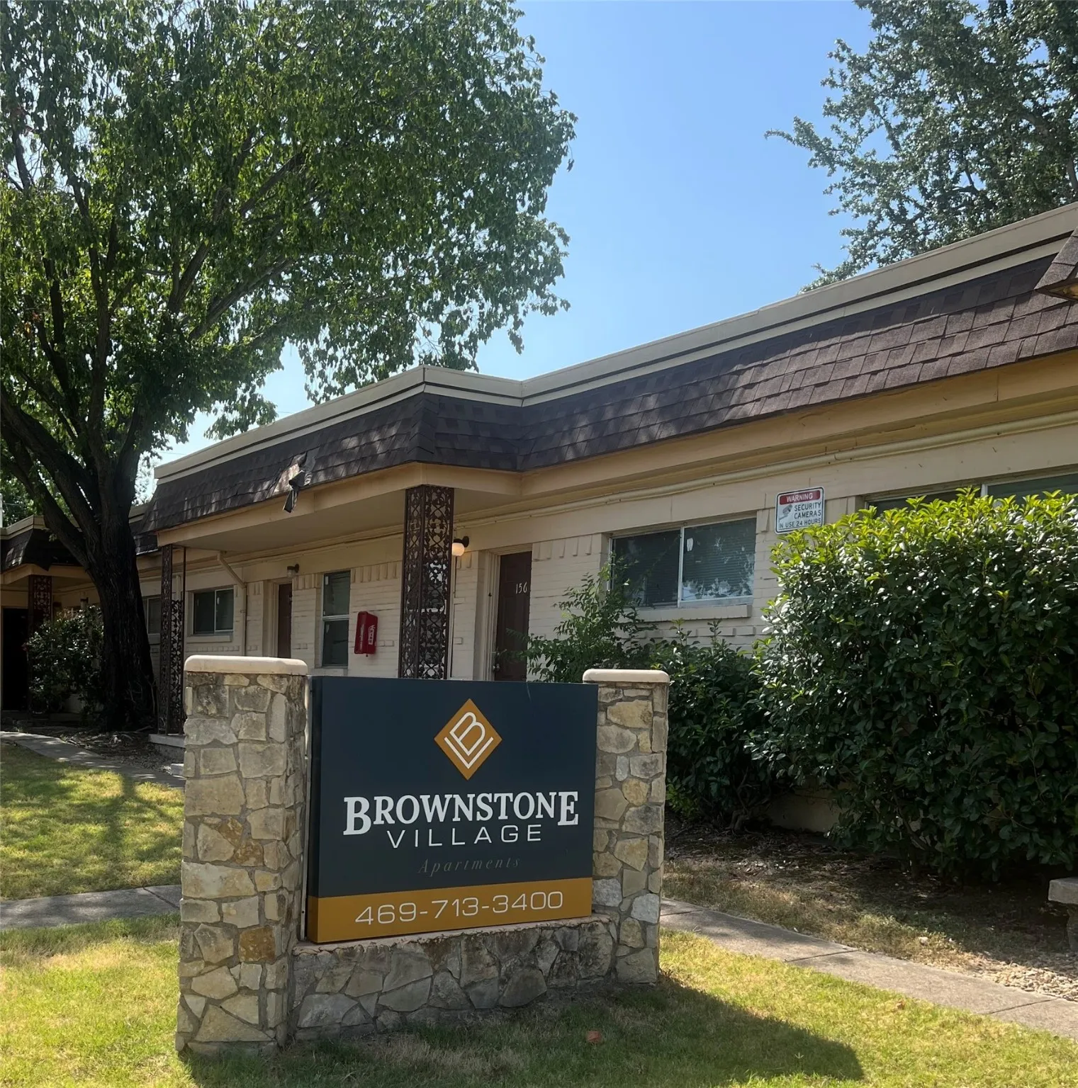 Apartment For Rent in Dallas County , 340 Brown Drive 227, Irving, Texas 75061, 1 Bedroom, 1 Bathroom, Garage spaces, 425 Sqft, built in 1960, Price $985, mls#21030309, Real Estate Agent in Irving, Homes For Rent in Dallas county, Homes For Rent in Irving, Realtor in Irving Texas, Real Estate Brokerage Independent Realty Texas, Luminita Cordes Realtor