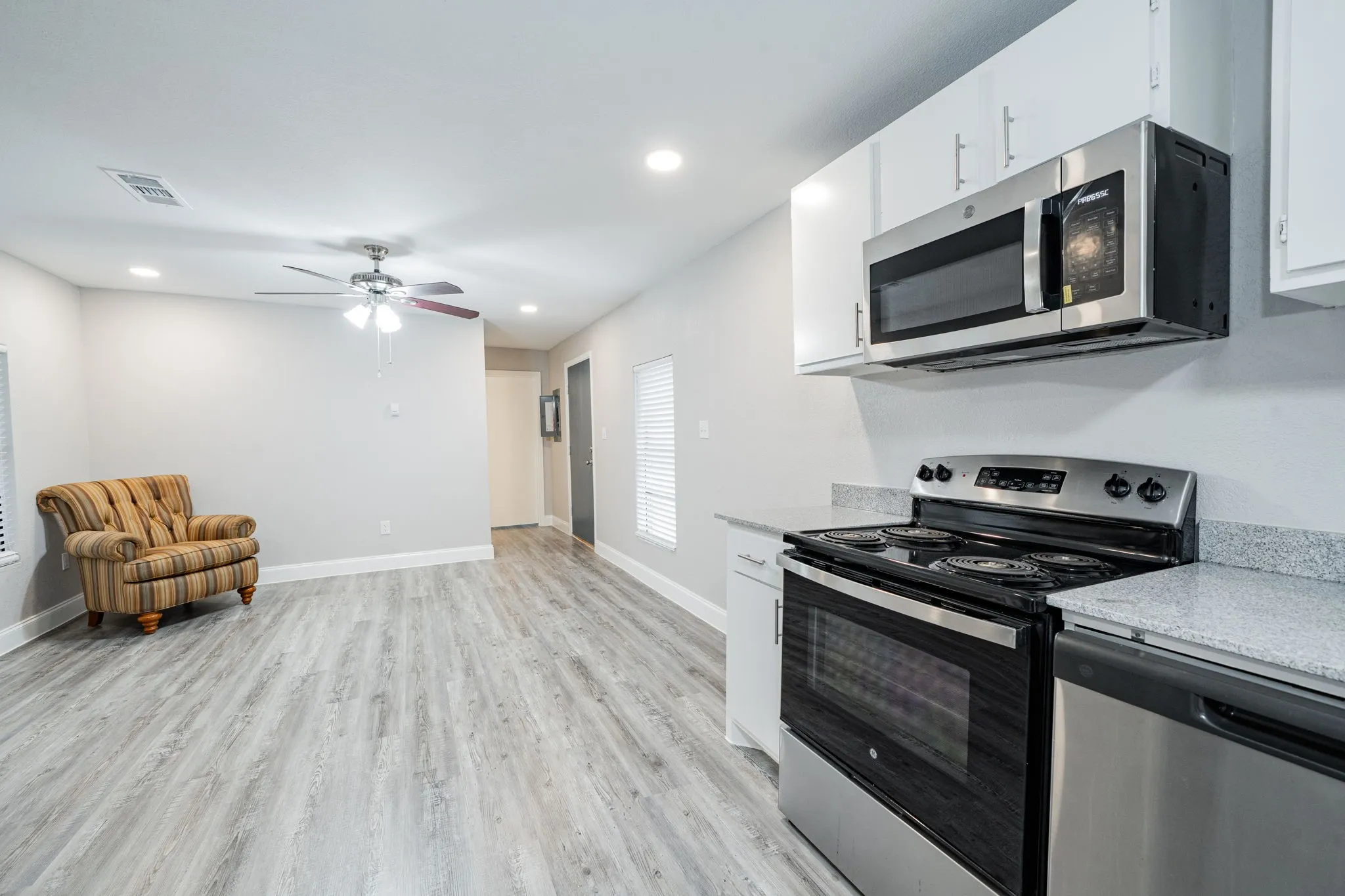 Manufactured Home For Sale in Henderson County , 111 Pecos Drive, Mabank, Texas 75156, 2 Bedrooms, 2 Bathrooms, Garage spaces, 950 Sqft, built in 1983, Price $119,900, mls#21054596, Real Estate Agent in Mabank, Homes For Sale in Henderson county, Homes For Sale in Mabank, Realtor in Mabank Texas, Real Estate Brokerage Independent Realty Texas, Luminita Cordes Realtor