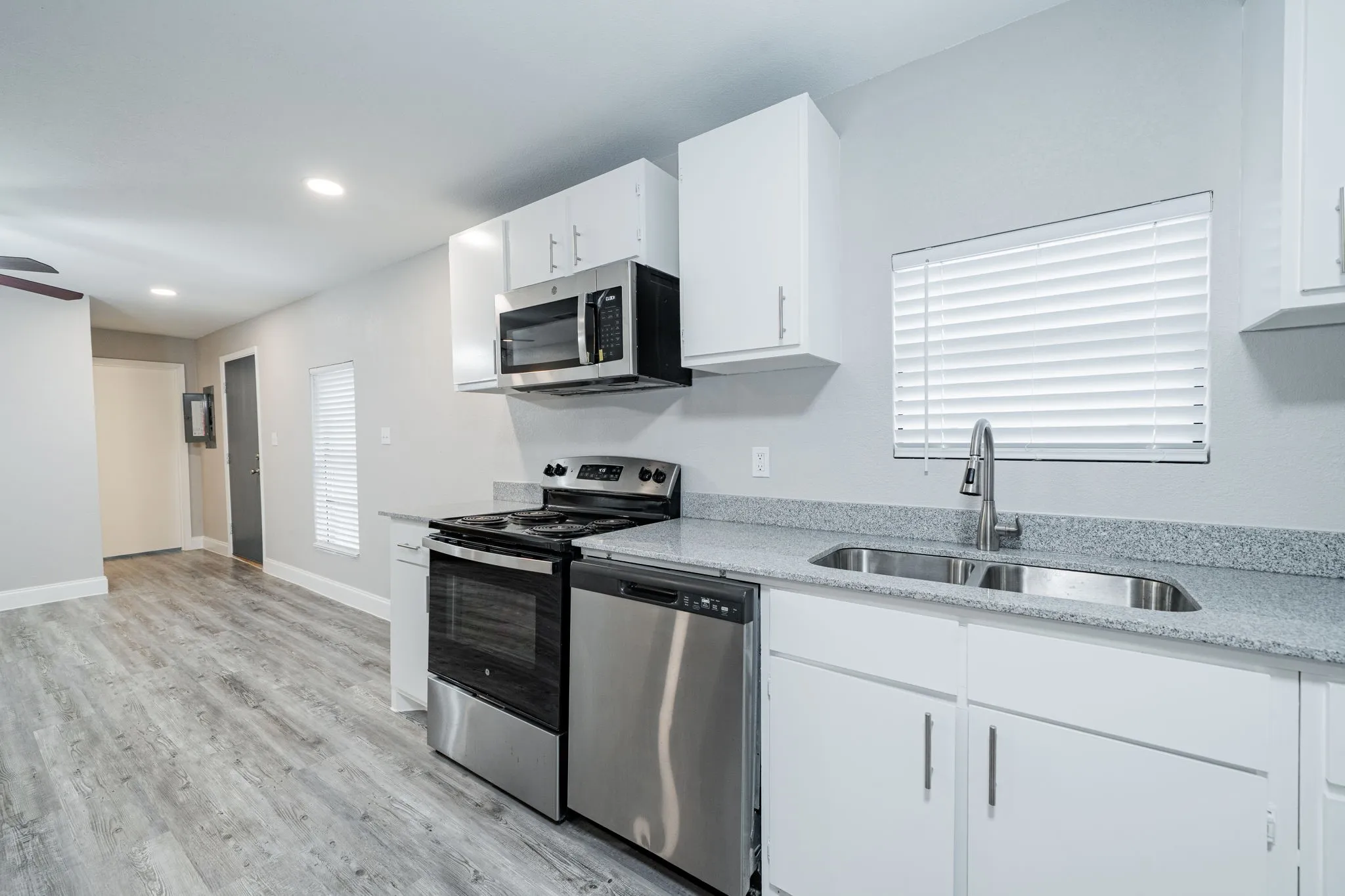 Manufactured Home For Sale in Henderson County , 111 Pecos Drive, Mabank, Texas 75156, 2 Bedrooms, 2 Bathrooms, Garage spaces, 950 Sqft, built in 1983, Price $119,900, mls#21054596, Real Estate Agent in Mabank, Homes For Sale in Henderson county, Homes For Sale in Mabank, Realtor in Mabank Texas, Real Estate Brokerage Independent Realty Texas, Luminita Cordes Realtor