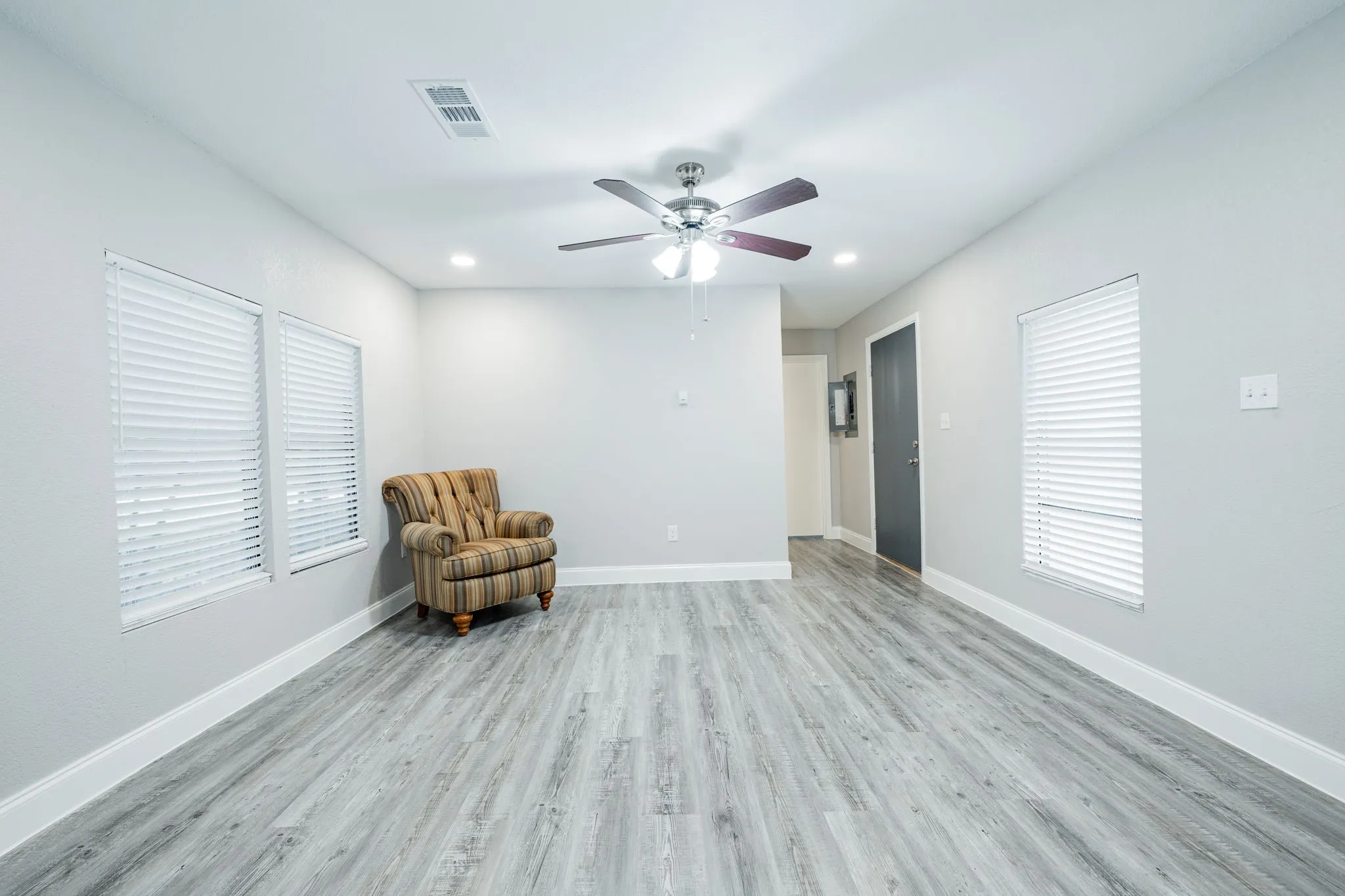 Manufactured Home For Sale in Henderson County , 111 Pecos Drive, Mabank, Texas 75156, 2 Bedrooms, 2 Bathrooms, Garage spaces, 950 Sqft, built in 1983, Price $119,900, mls#21054596, Real Estate Agent in Mabank, Homes For Sale in Henderson county, Homes For Sale in Mabank, Realtor in Mabank Texas, Real Estate Brokerage Independent Realty Texas, Luminita Cordes Realtor