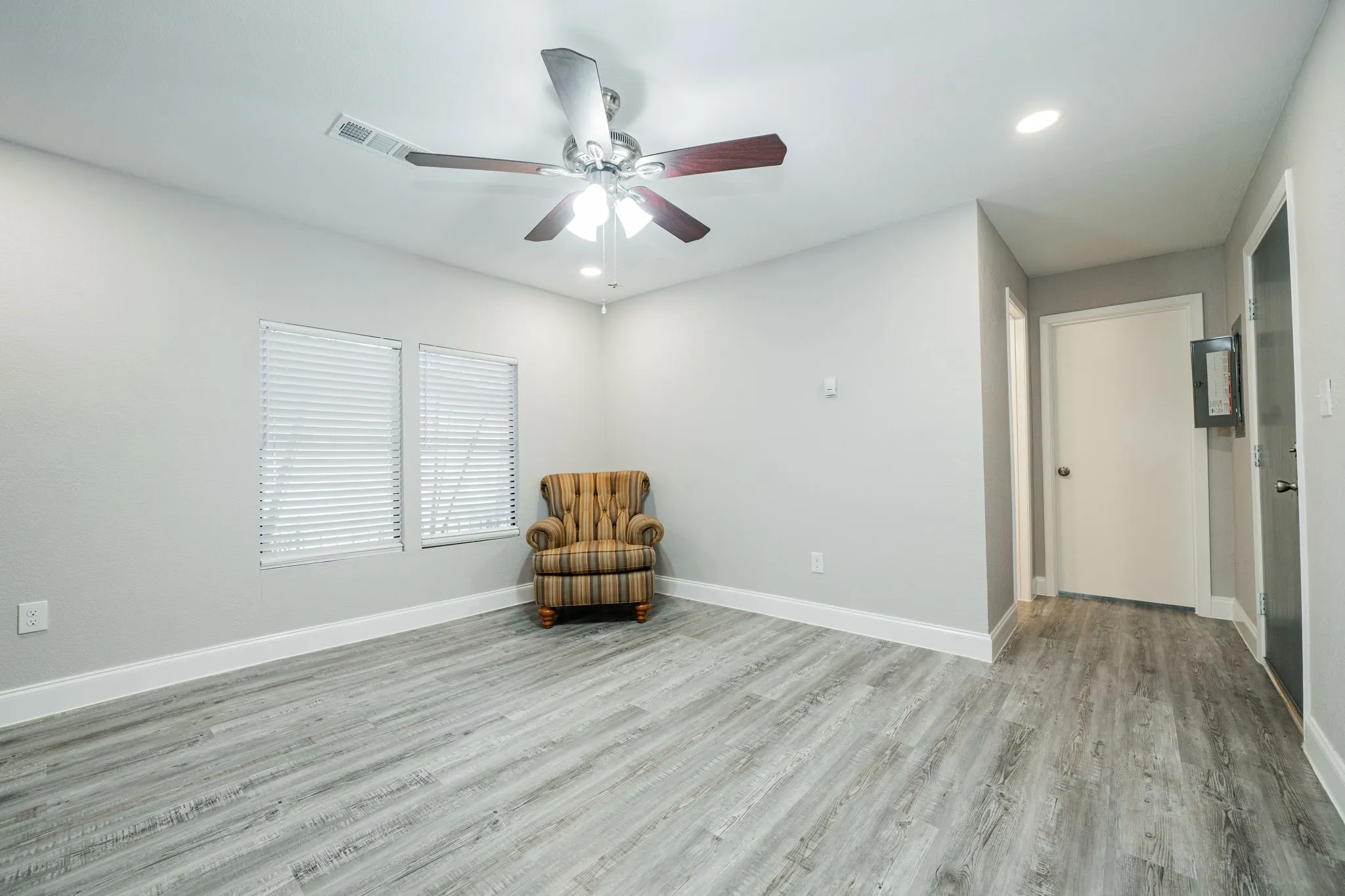 Manufactured Home For Sale in Henderson County , 111 Pecos Drive, Mabank, Texas 75156, 2 Bedrooms, 2 Bathrooms, Garage spaces, 950 Sqft, built in 1983, Price $119,900, mls#21054596, Real Estate Agent in Mabank, Homes For Sale in Henderson county, Homes For Sale in Mabank, Realtor in Mabank Texas, Real Estate Brokerage Independent Realty Texas, Luminita Cordes Realtor
