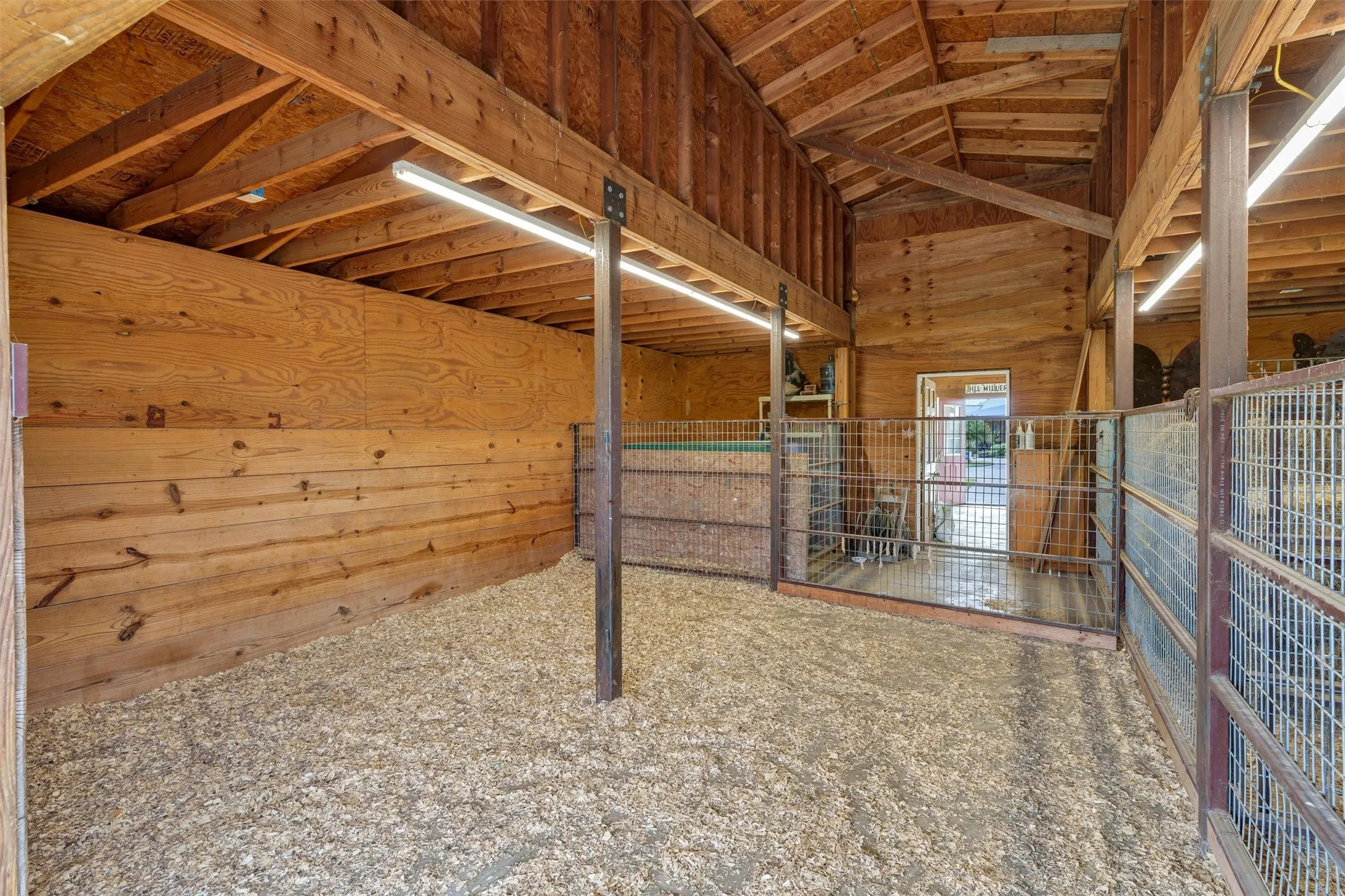 Farm For Sale in Hood County , 1000 Billings Road, Tolar, Texas 76476, 4 Bedrooms, 4 Bathrooms, 3 Garage spaces, 3,842 Sqft, built in 2018, Preowned, Price $2,550,000, mls#21054651, Real Estate Agent in Tolar, Homes For Sale in Hood county, Homes For Sale in Tolar, Realtor in Tolar Texas, Real Estate Brokerage Independent Realty Texas, Luminita Cordes Realtor