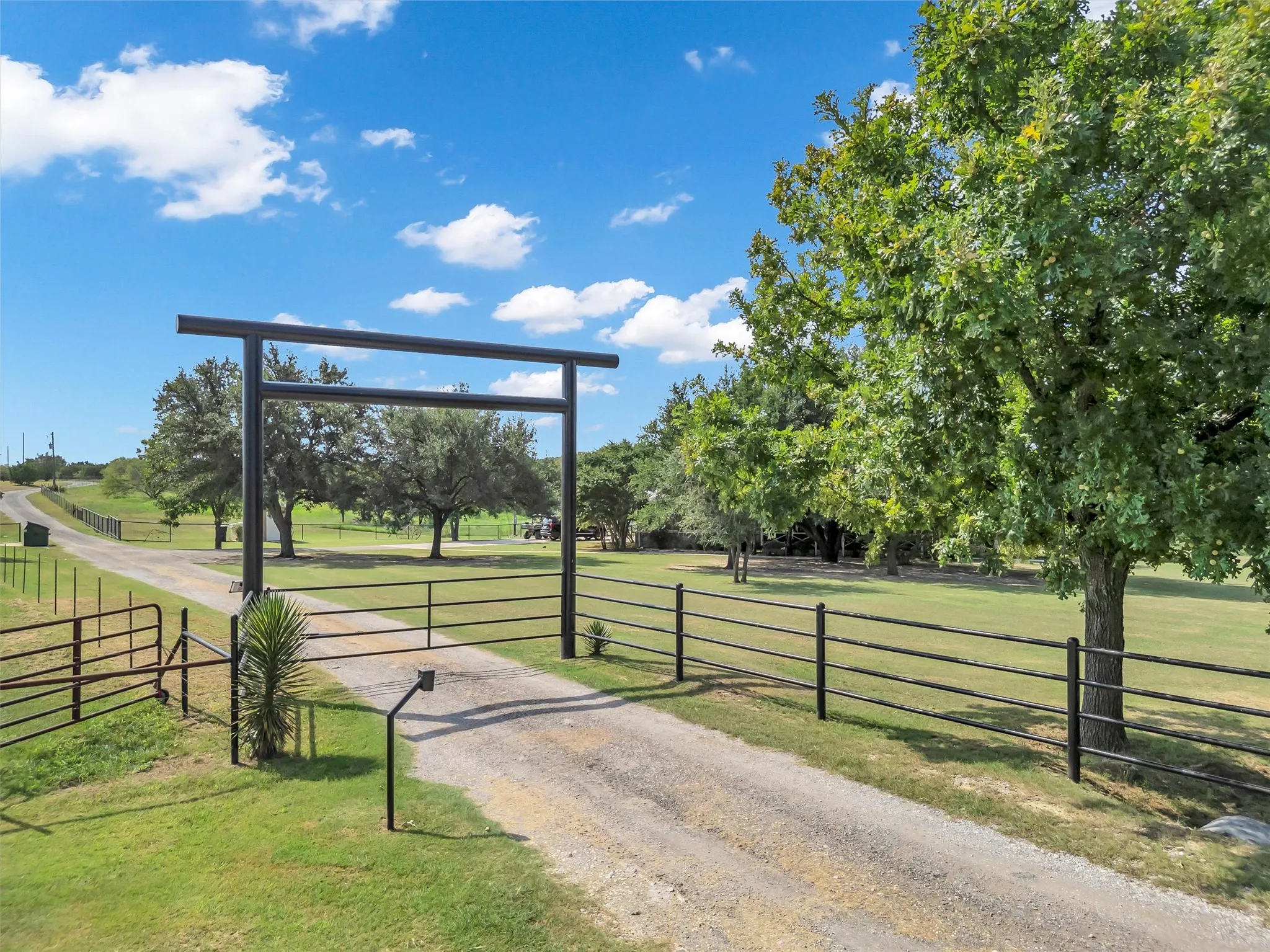 Farm For Sale in Hood County , 1000 Billings Road, Tolar, Texas 76476, 4 Bedrooms, 4 Bathrooms, 3 Garage spaces, 3,842 Sqft, built in 2018, Preowned, Price $2,550,000, mls#21054651, Real Estate Agent in Tolar, Homes For Sale in Hood county, Homes For Sale in Tolar, Realtor in Tolar Texas, Real Estate Brokerage Independent Realty Texas, Luminita Cordes Realtor