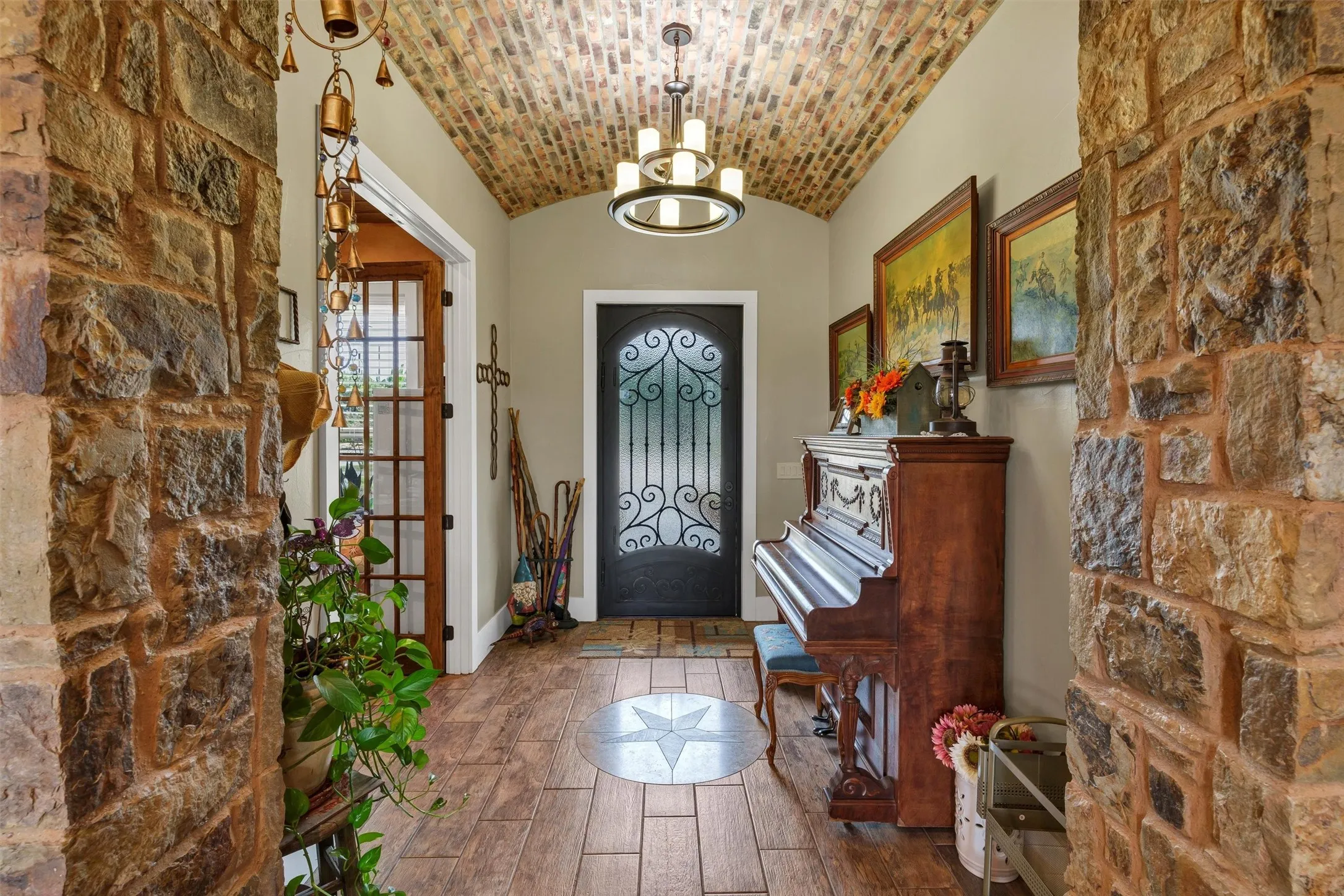 Farm For Sale in Hood County , 1000 Billings Road, Tolar, Texas 76476, 4 Bedrooms, 4 Bathrooms, 3 Garage spaces, 3,842 Sqft, built in 2018, Preowned, Price $2,550,000, mls#21054651, Real Estate Agent in Tolar, Homes For Sale in Hood county, Homes For Sale in Tolar, Realtor in Tolar Texas, Real Estate Brokerage Independent Realty Texas, Luminita Cordes Realtor