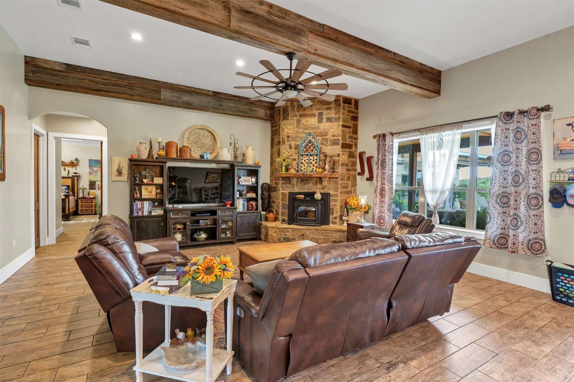 Farm For Sale in Hood County , 1000 Billings Road, Tolar, Texas 76476, 4 Bedrooms, 4 Bathrooms, 3 Garage spaces, 3,842 Sqft, built in 2018, Preowned, Price $2,550,000, mls#21054651, Real Estate Agent in Tolar, Homes For Sale in Hood county, Homes For Sale in Tolar, Realtor in Tolar Texas, Real Estate Brokerage Independent Realty Texas, Luminita Cordes Realtor