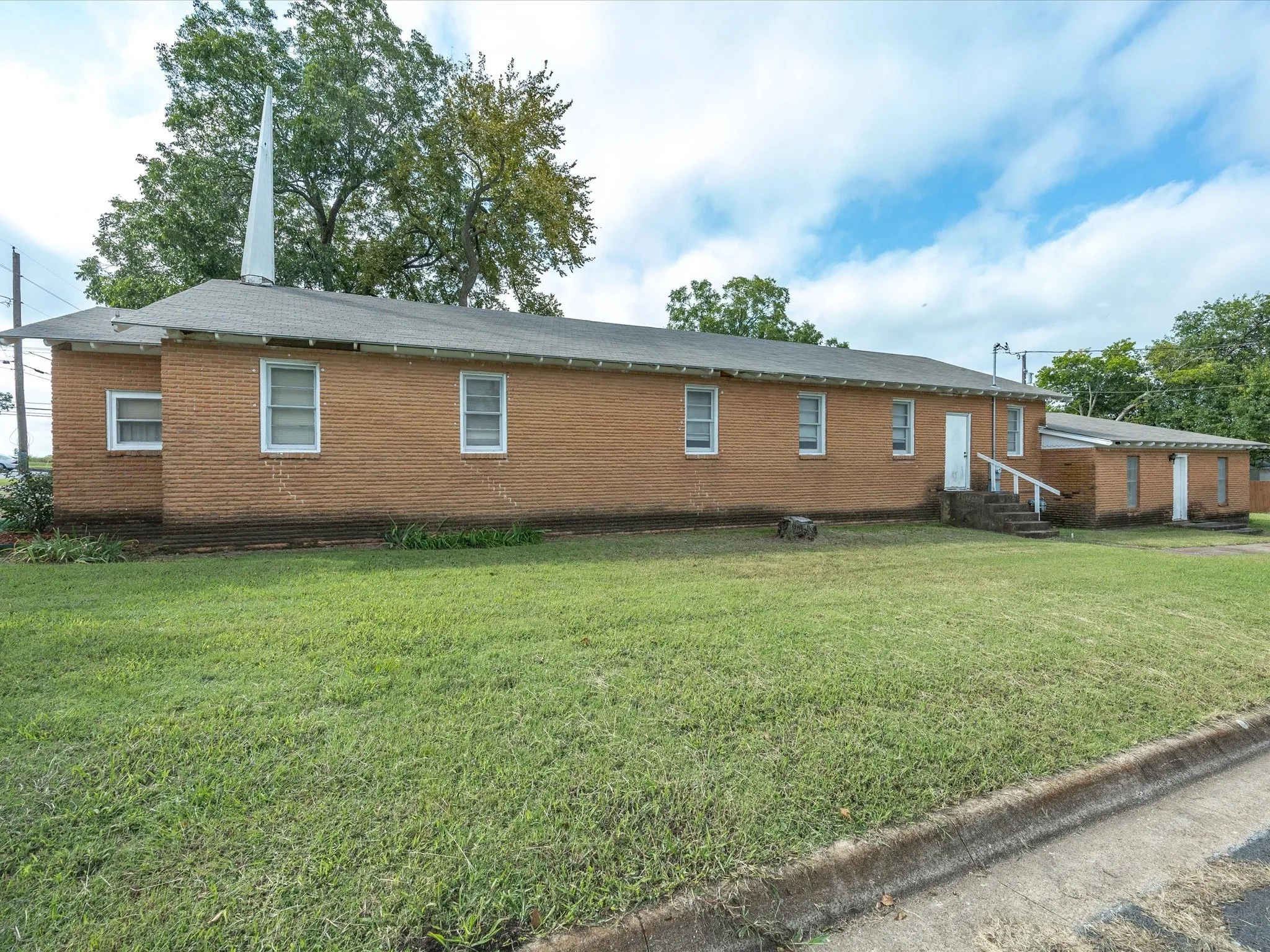 Business For Sale in Grayson County , 100 S Colbert Street, Sherman, Texas 75090, 0, 0, Garage spaces, 0 Sqft, built in 1952, Preowned, Price $229,000, mls#21054223, Real Estate Agent in Sherman, Homes For Sale in Grayson county, Homes For Sale in Sherman, Realtor in Sherman Texas, Real Estate Brokerage Independent Realty Texas, Luminita Cordes Realtor