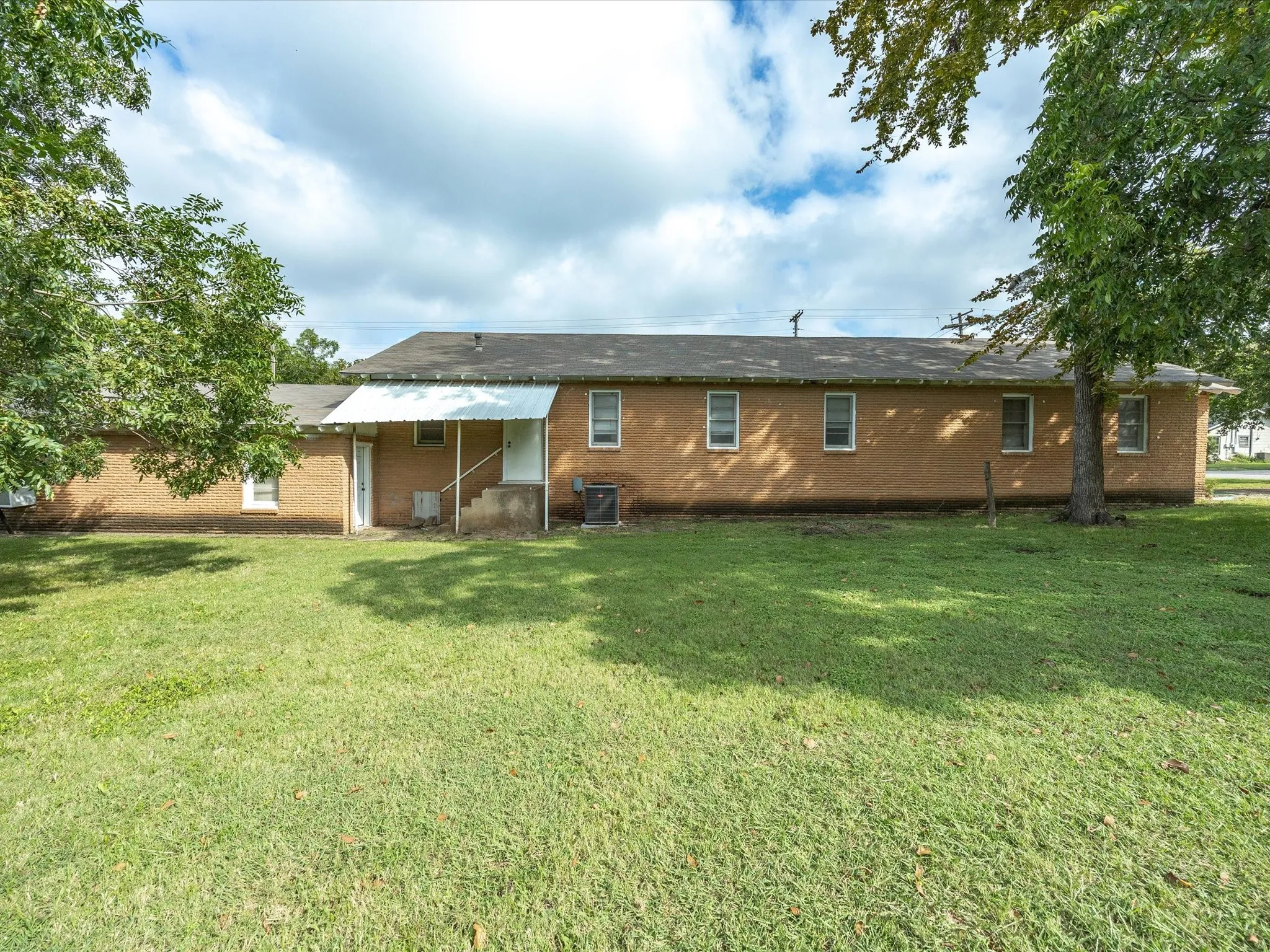 Business For Sale in Grayson County , 100 S Colbert Street, Sherman, Texas 75090, 0, 0, Garage spaces, 0 Sqft, built in 1952, Preowned, Price $229,000, mls#21054223, Real Estate Agent in Sherman, Homes For Sale in Grayson county, Homes For Sale in Sherman, Realtor in Sherman Texas, Real Estate Brokerage Independent Realty Texas, Luminita Cordes Realtor