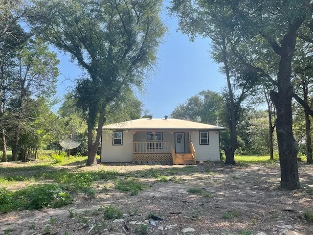 Single Family Residence For Sale in Limestone County , 1631 Lcr 760, Groesbeck, Texas 76642, 3 Bedroom, 1 Bathroom, Garage spaces, 938 Sqft, built in 1987, Preowned, mls#21054762, Real Estate Agent in Groesbeck, Homes For Sale in Limestone county, Homes For Sale in Groesbeck, Realtor in Groesbeck Texas, Real Estate Brokerage Independent Realty Texas, Luminita Cordes Realtor