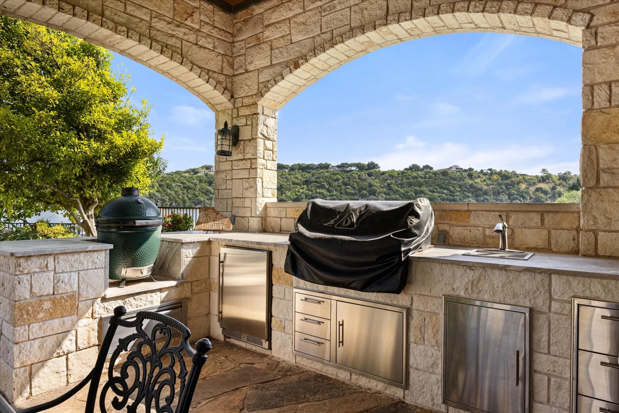 Single Family Residence For Sale in Hood County , 1206 E Baja Court, Granbury, Texas 76048, 5 Bedroom, 4 Bathroom, 3 Garage spaces, 4,628 Sqft, built in 2006, mls#21055163, Real Estate Agent in Granbury, Homes For Sale in Hood county, Homes For Sale in Granbury, Realtor in Granbury Texas, Real Estate Brokerage Independent Realty Texas, Luminita Cordes Realtor