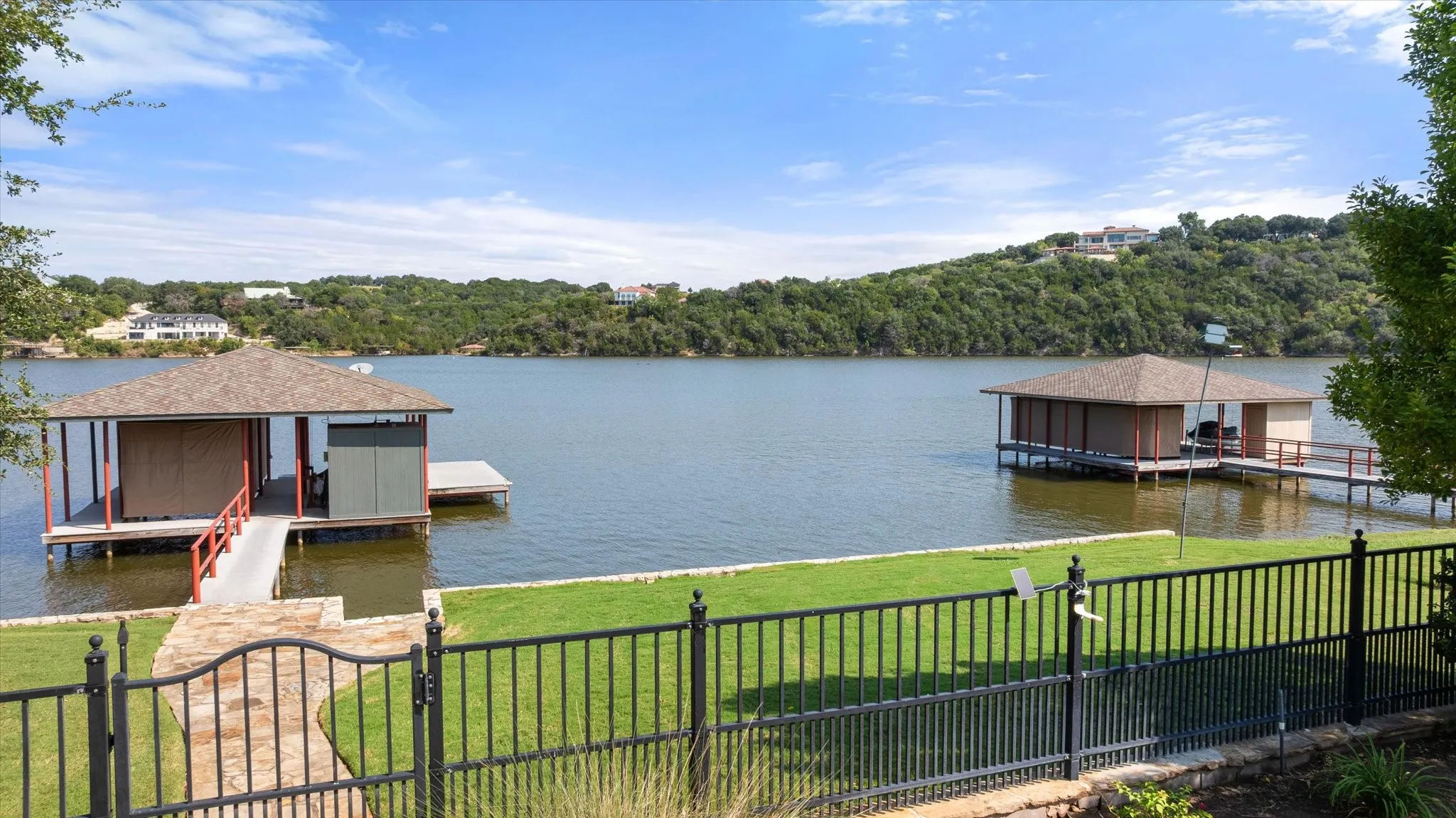 Single Family Residence For Sale in Hood County , 1206 E Baja Court, Granbury, Texas 76048, 5 Bedroom, 4 Bathroom, 3 Garage spaces, 4,628 Sqft, built in 2006, mls#21055163, Real Estate Agent in Granbury, Homes For Sale in Hood county, Homes For Sale in Granbury, Realtor in Granbury Texas, Real Estate Brokerage Independent Realty Texas, Luminita Cordes Realtor