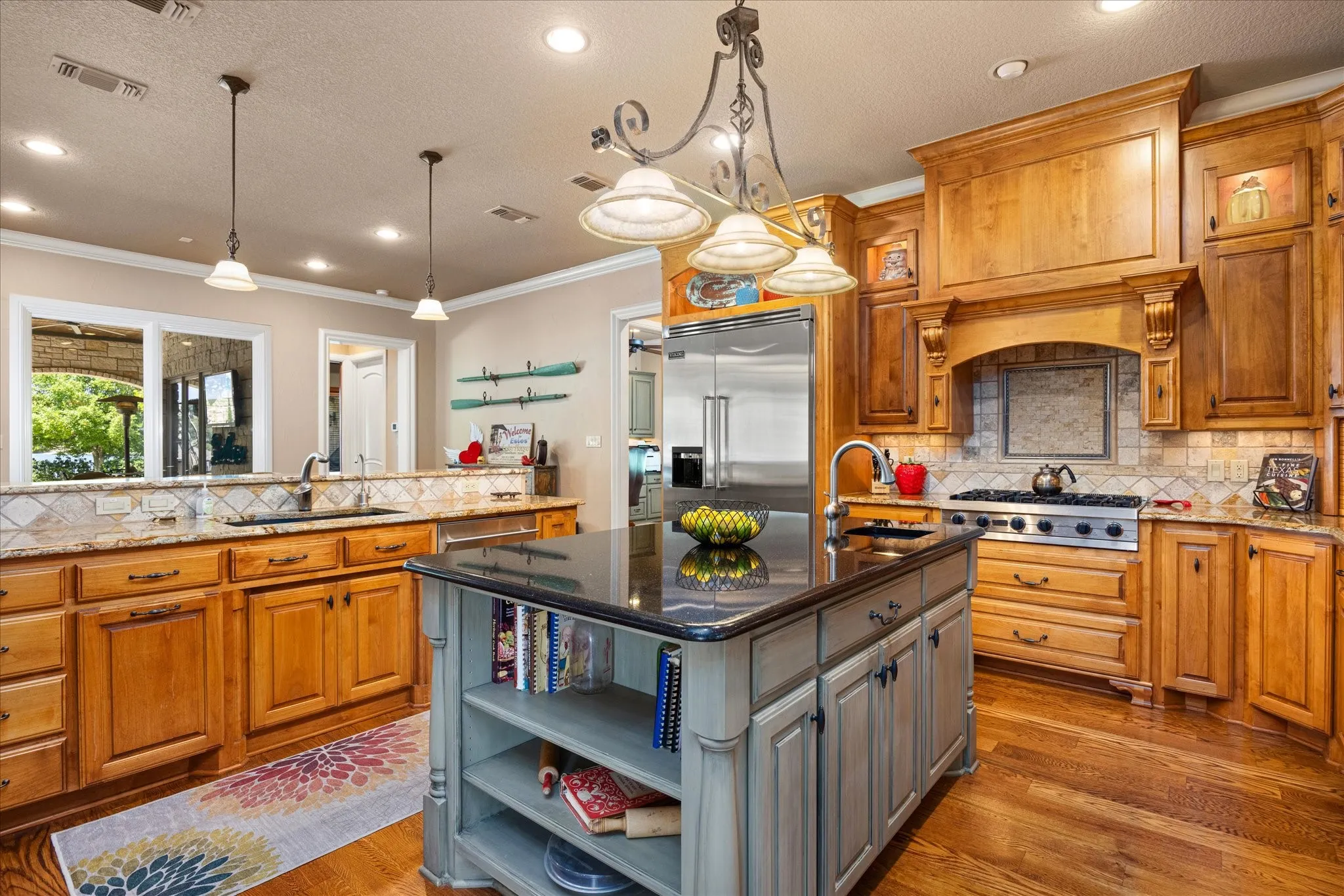 Single Family Residence For Sale in Hood County , 1206 E Baja Court, Granbury, Texas 76048, 5 Bedroom, 4 Bathroom, 3 Garage spaces, 4,628 Sqft, built in 2006, mls#21055163, Real Estate Agent in Granbury, Homes For Sale in Hood county, Homes For Sale in Granbury, Realtor in Granbury Texas, Real Estate Brokerage Independent Realty Texas, Luminita Cordes Realtor