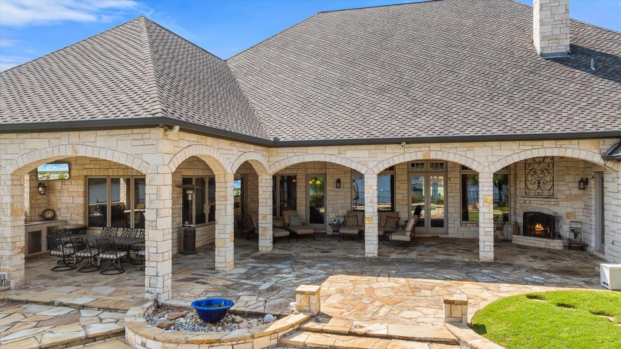 Single Family Residence For Sale in Hood County , 1206 E Baja Court, Granbury, Texas 76048, 5 Bedroom, 4 Bathroom, 3 Garage spaces, 4,628 Sqft, built in 2006, mls#21055163, Real Estate Agent in Granbury, Homes For Sale in Hood county, Homes For Sale in Granbury, Realtor in Granbury Texas, Real Estate Brokerage Independent Realty Texas, Luminita Cordes Realtor