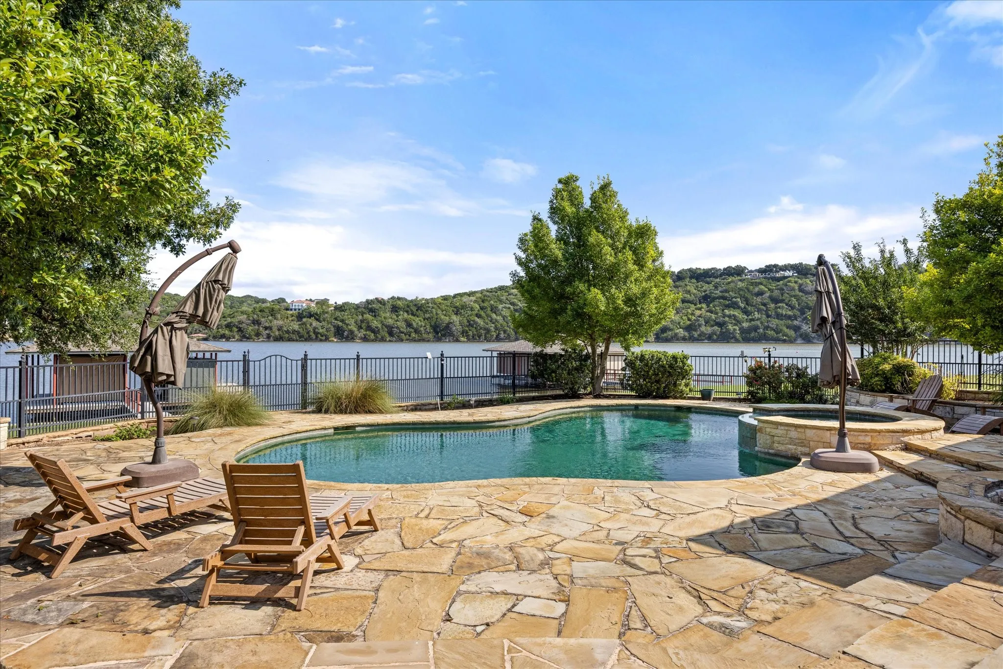 Single Family Residence For Sale in Hood County , 1206 E Baja Court, Granbury, Texas 76048, 5 Bedroom, 4 Bathroom, 3 Garage spaces, 4,628 Sqft, built in 2006, mls#21055163, Real Estate Agent in Granbury, Homes For Sale in Hood county, Homes For Sale in Granbury, Realtor in Granbury Texas, Real Estate Brokerage Independent Realty Texas, Luminita Cordes Realtor