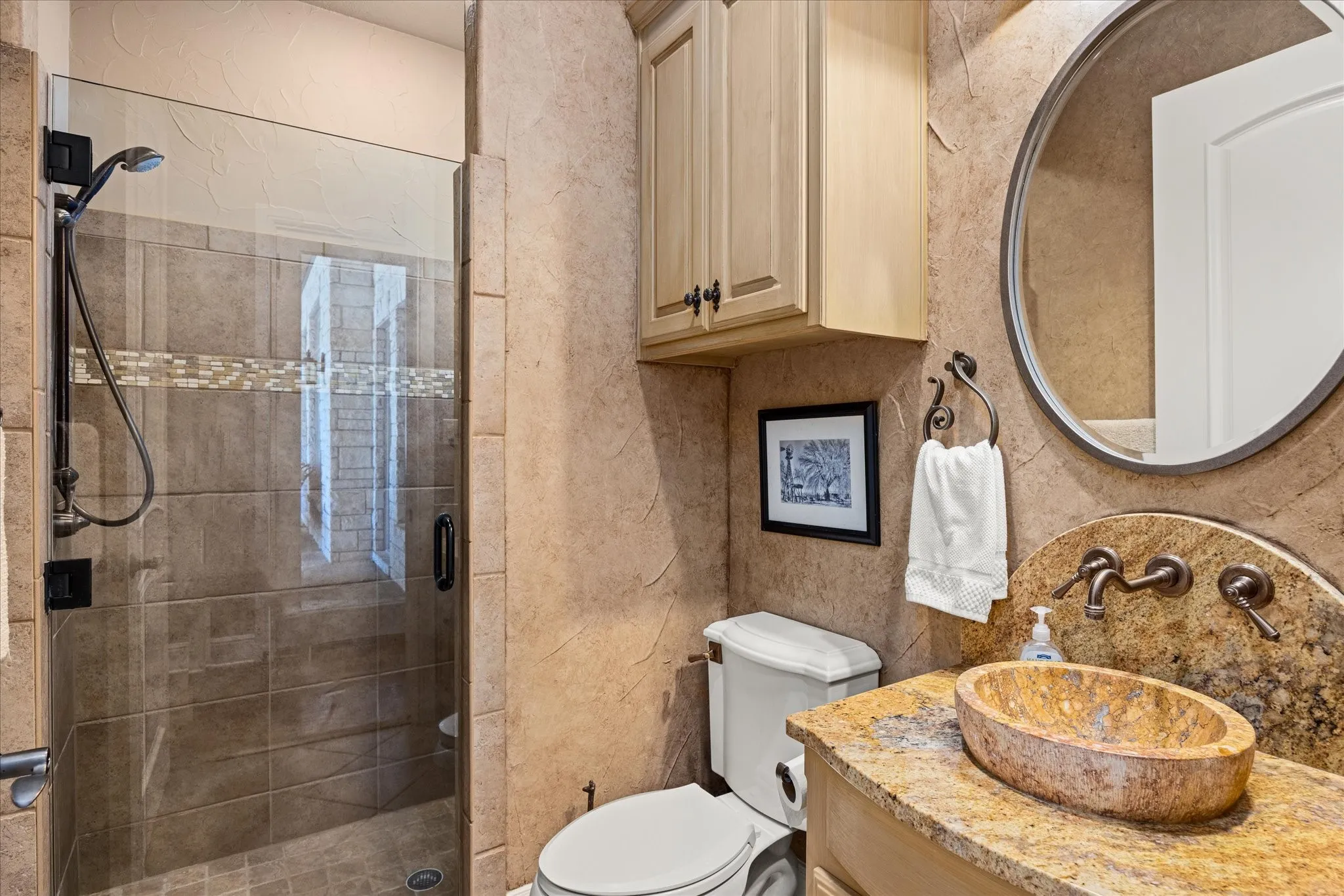Single Family Residence For Sale in Hood County , 1206 E Baja Court, Granbury, Texas 76048, 5 Bedroom, 4 Bathroom, 3 Garage spaces, 4,628 Sqft, built in 2006, mls#21055163, Real Estate Agent in Granbury, Homes For Sale in Hood county, Homes For Sale in Granbury, Realtor in Granbury Texas, Real Estate Brokerage Independent Realty Texas, Luminita Cordes Realtor