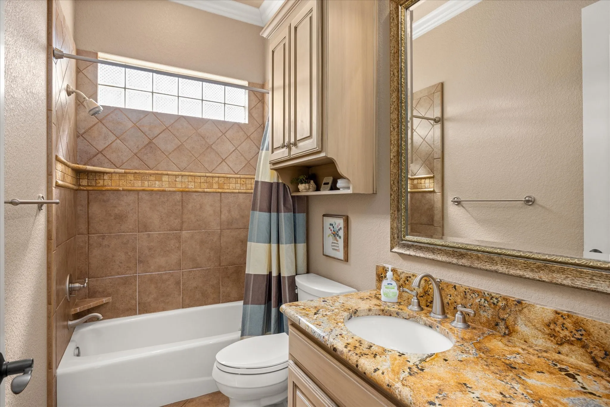 Single Family Residence For Sale in Hood County , 1206 E Baja Court, Granbury, Texas 76048, 5 Bedroom, 4 Bathroom, 3 Garage spaces, 4,628 Sqft, built in 2006, mls#21055163, Real Estate Agent in Granbury, Homes For Sale in Hood county, Homes For Sale in Granbury, Realtor in Granbury Texas, Real Estate Brokerage Independent Realty Texas, Luminita Cordes Realtor
