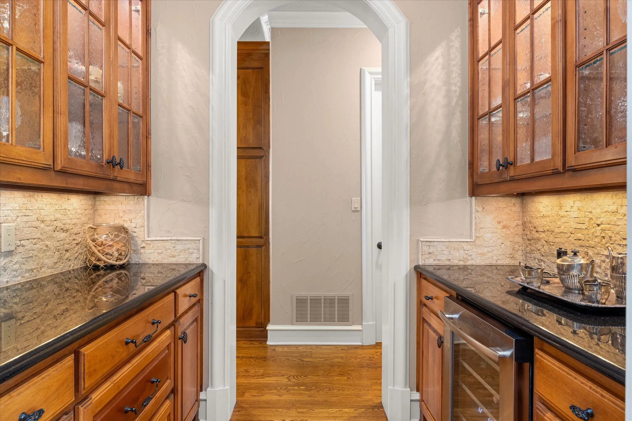 Single Family Residence For Sale in Hood County , 1206 E Baja Court, Granbury, Texas 76048, 5 Bedroom, 4 Bathroom, 3 Garage spaces, 4,628 Sqft, built in 2006, mls#21055163, Real Estate Agent in Granbury, Homes For Sale in Hood county, Homes For Sale in Granbury, Realtor in Granbury Texas, Real Estate Brokerage Independent Realty Texas, Luminita Cordes Realtor