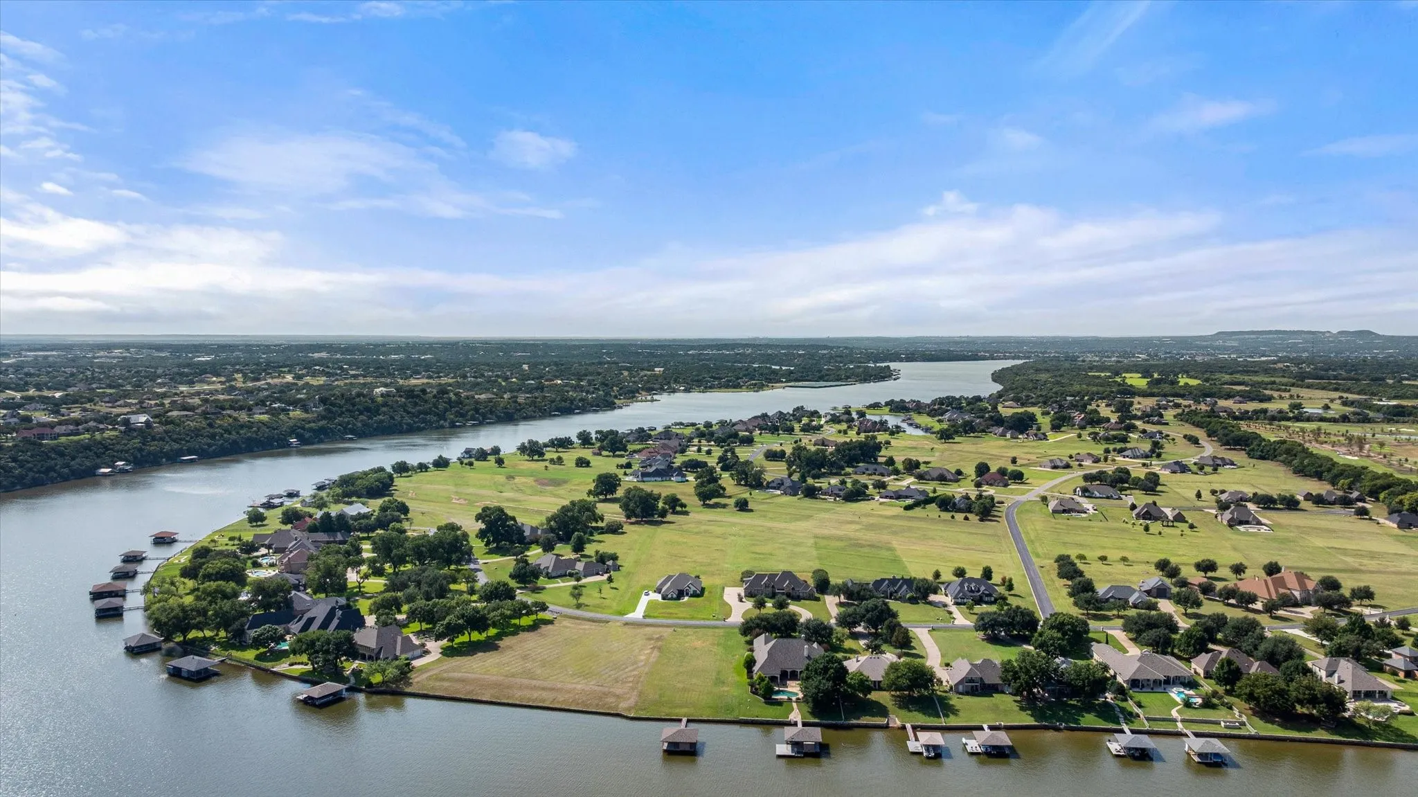 Single Family Residence For Sale in Hood County , 1206 E Baja Court, Granbury, Texas 76048, 5 Bedroom, 4 Bathroom, 3 Garage spaces, 4,628 Sqft, built in 2006, mls#21055163, Real Estate Agent in Granbury, Homes For Sale in Hood county, Homes For Sale in Granbury, Realtor in Granbury Texas, Real Estate Brokerage Independent Realty Texas, Luminita Cordes Realtor